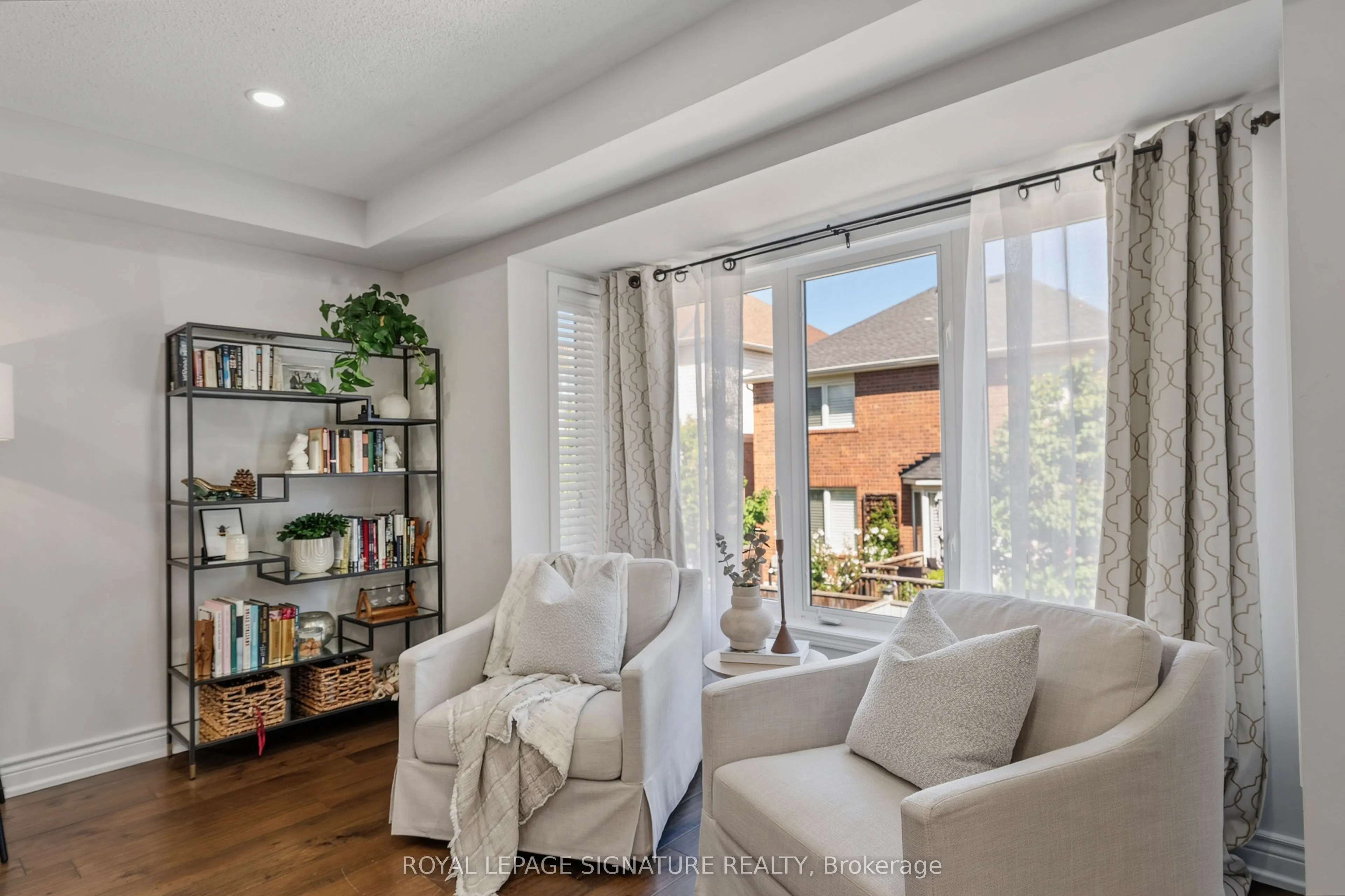 3195 Munson Crescent