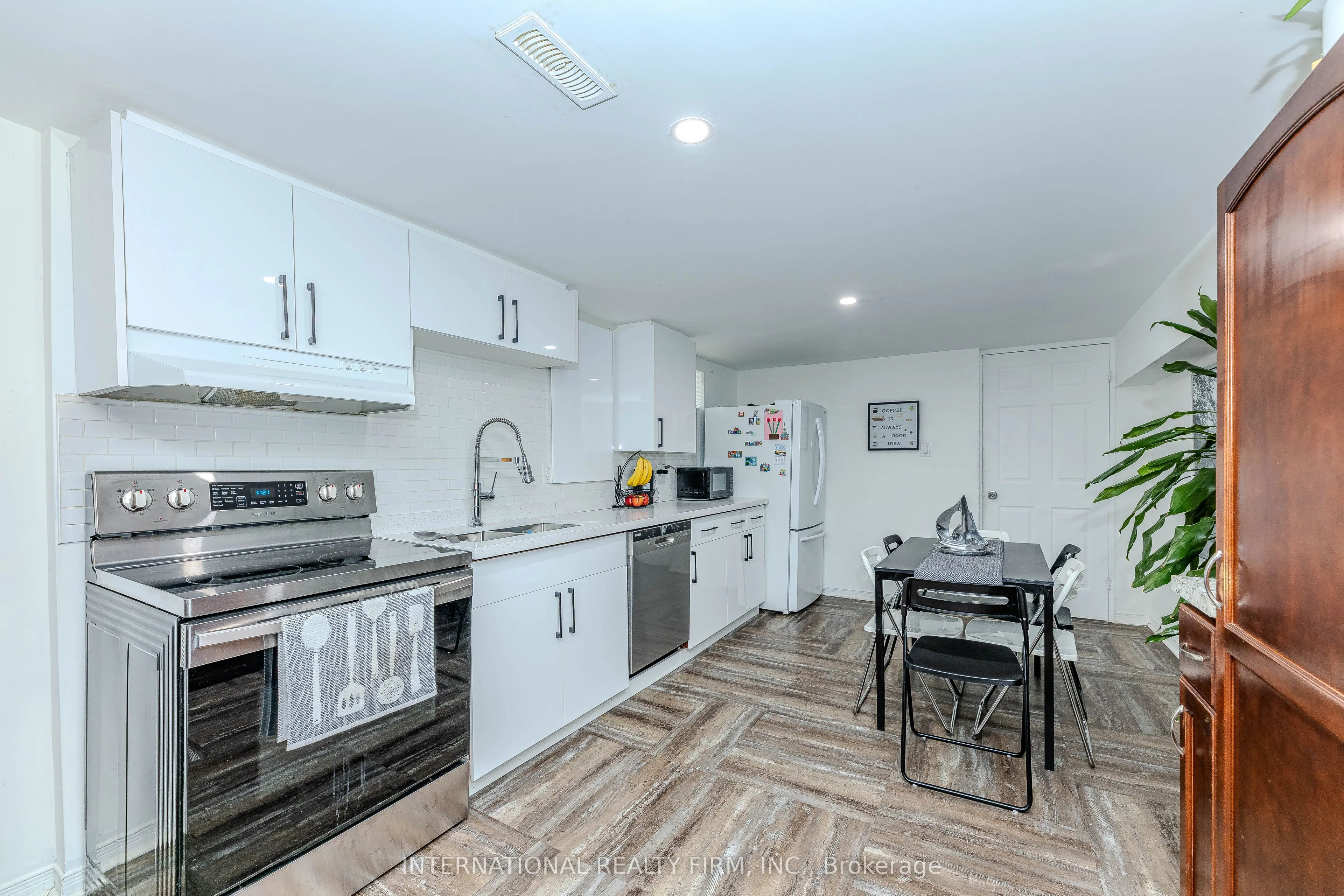 1291 Consort Crescent