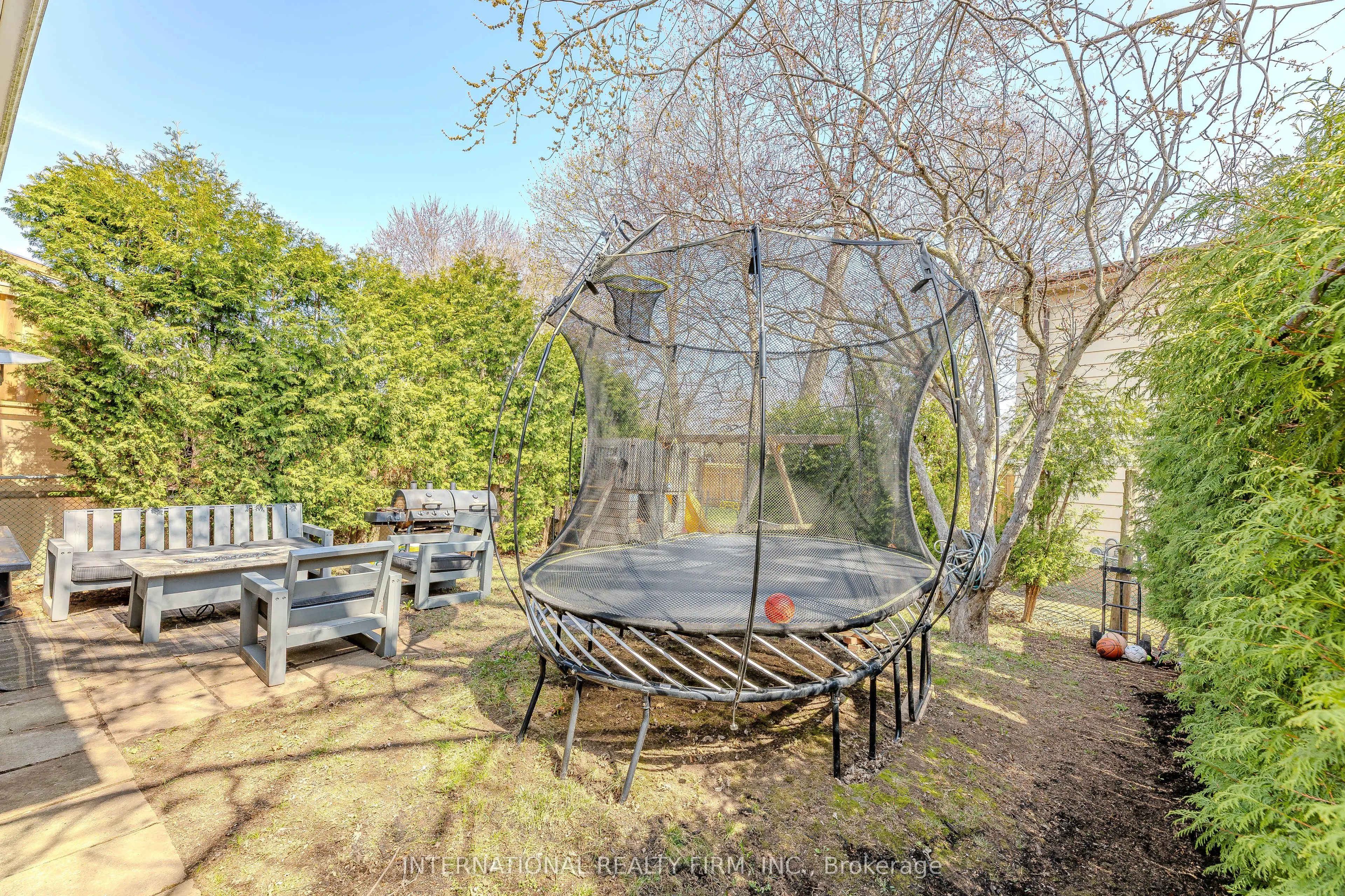 1291 Consort Crescent