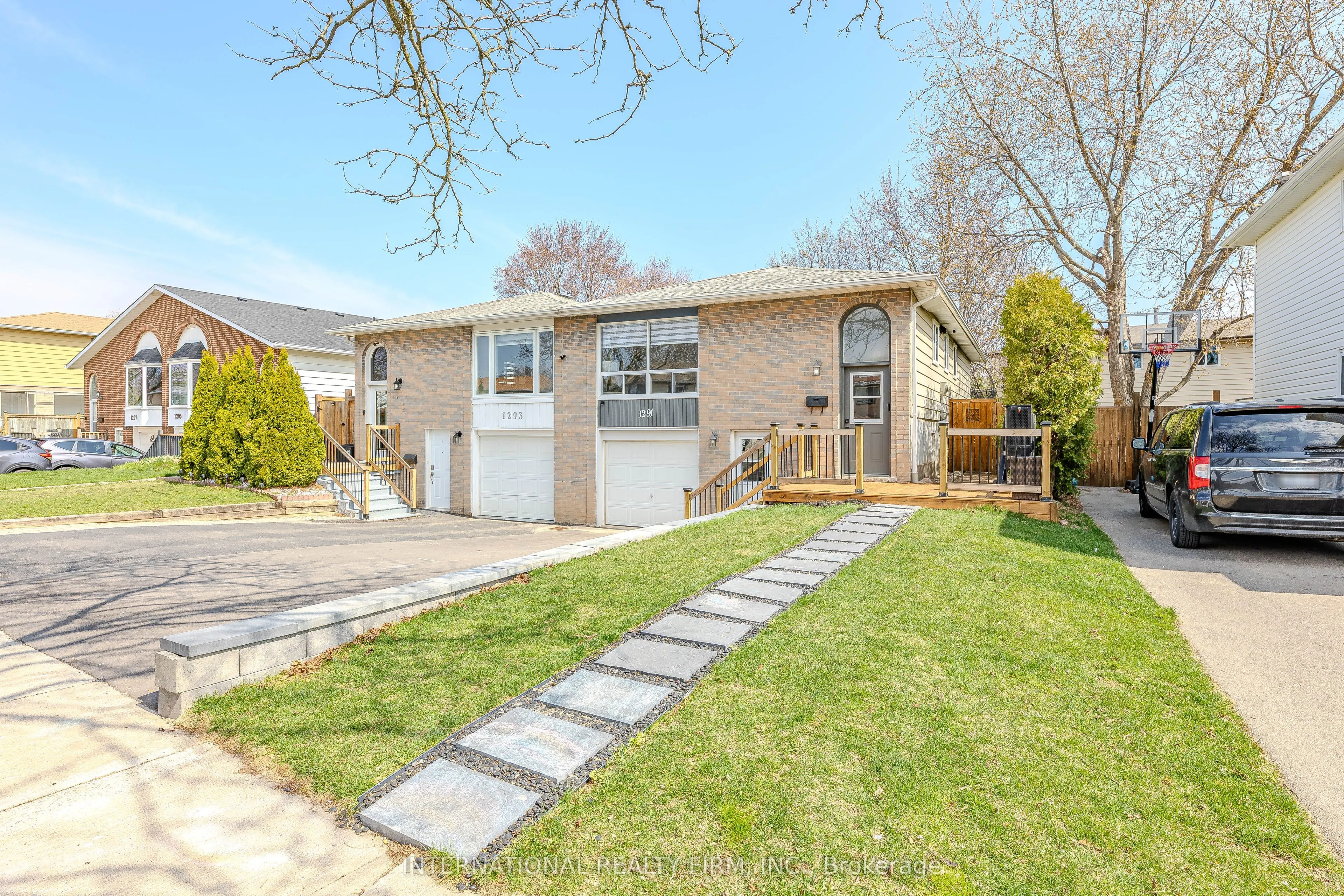1291 Consort Crescent