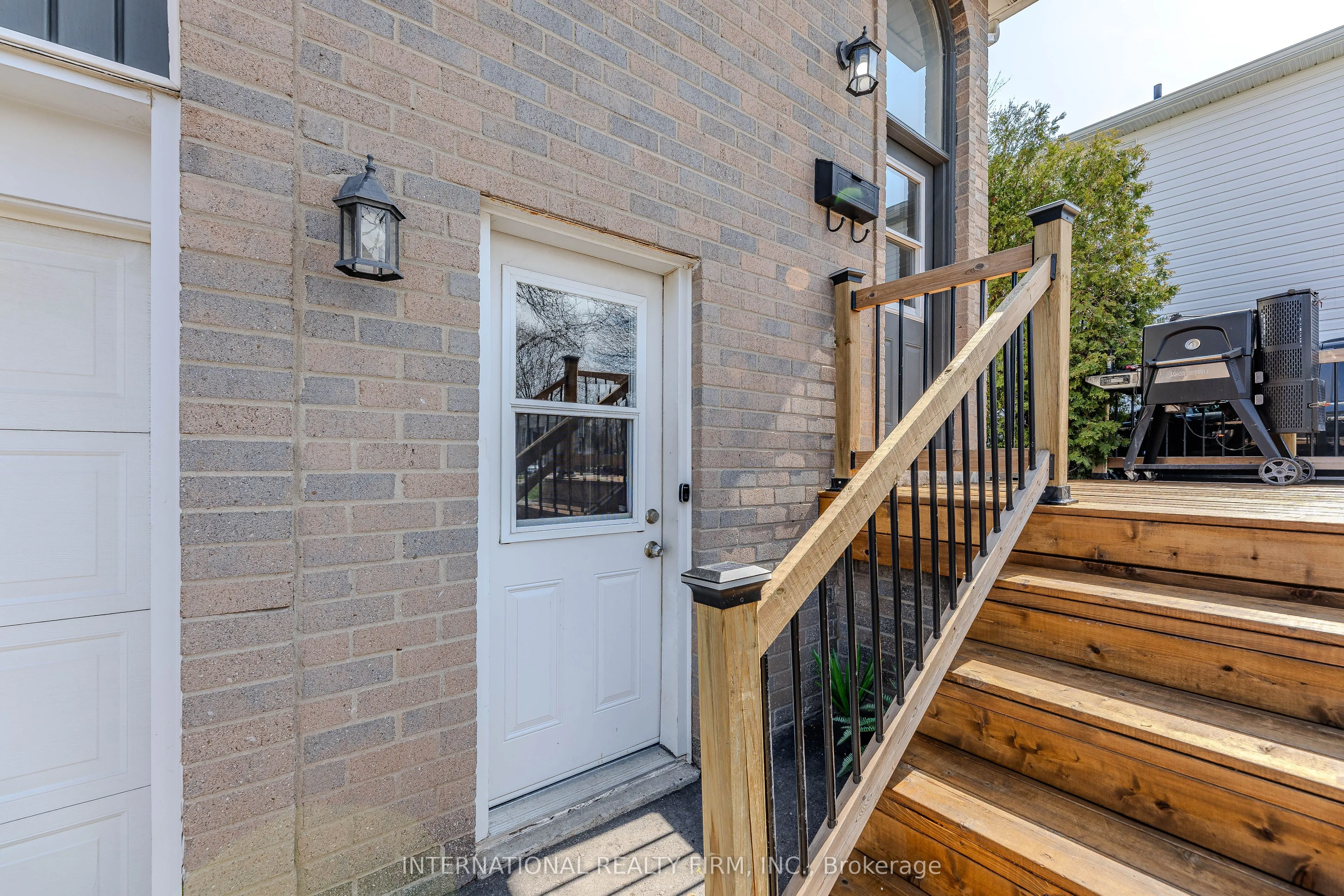 1291 Consort Crescent