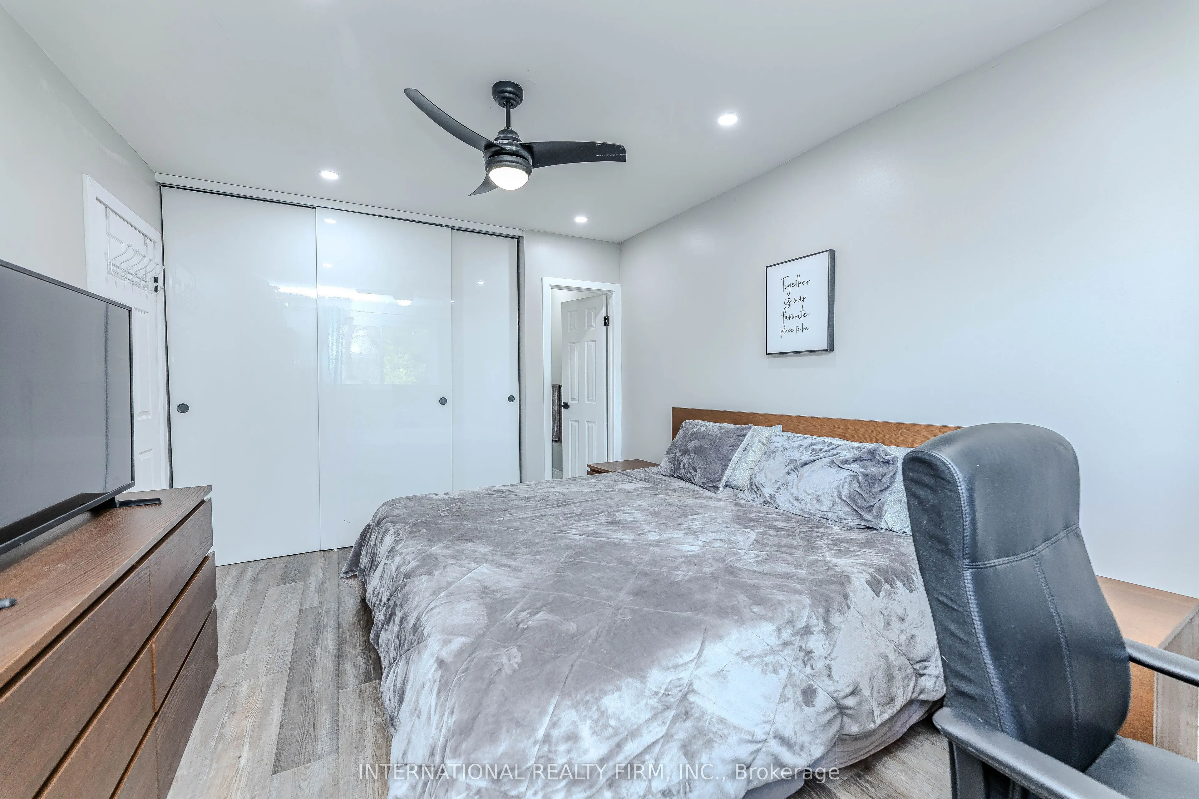 1291 Consort Crescent