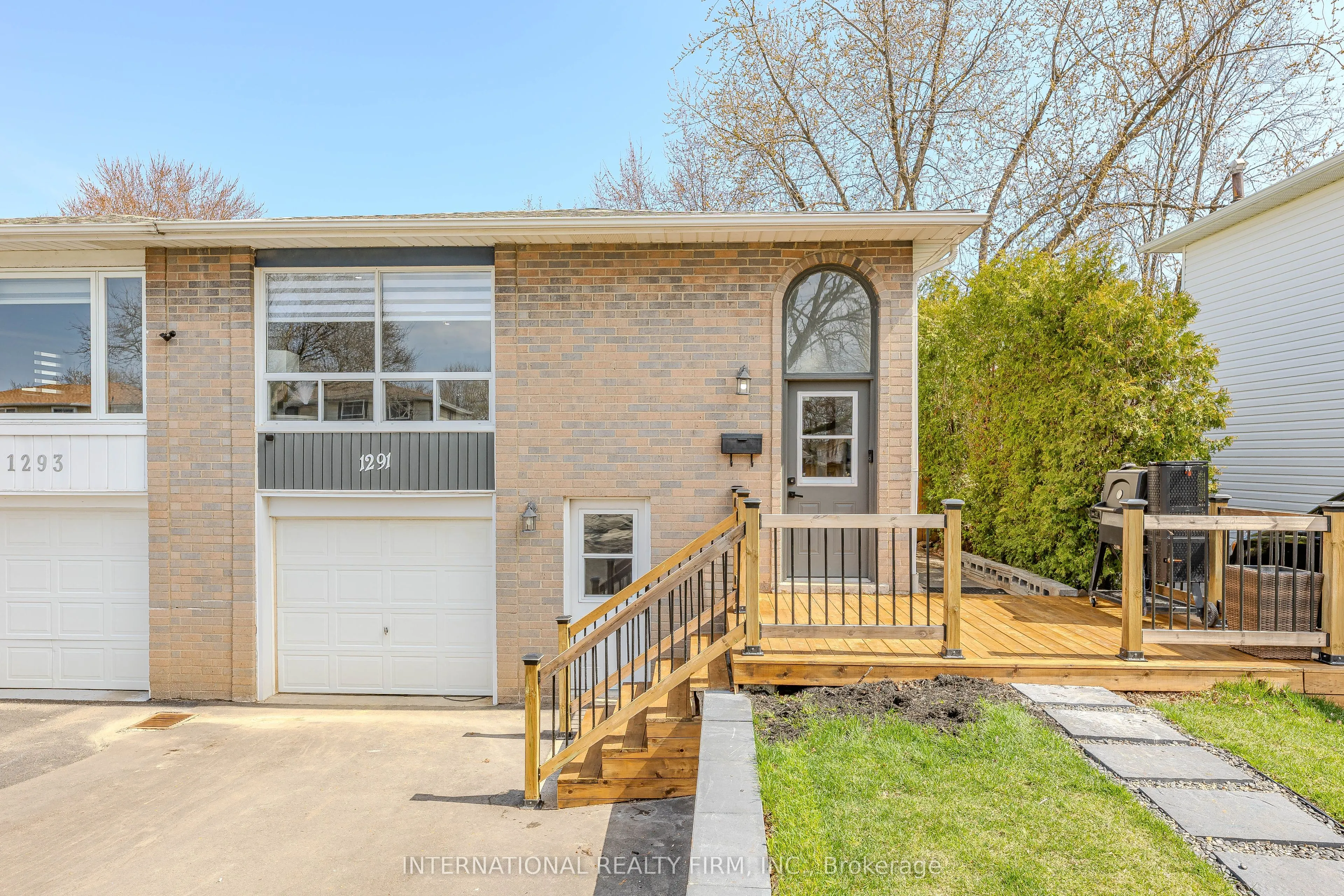 1291 Consort Crescent