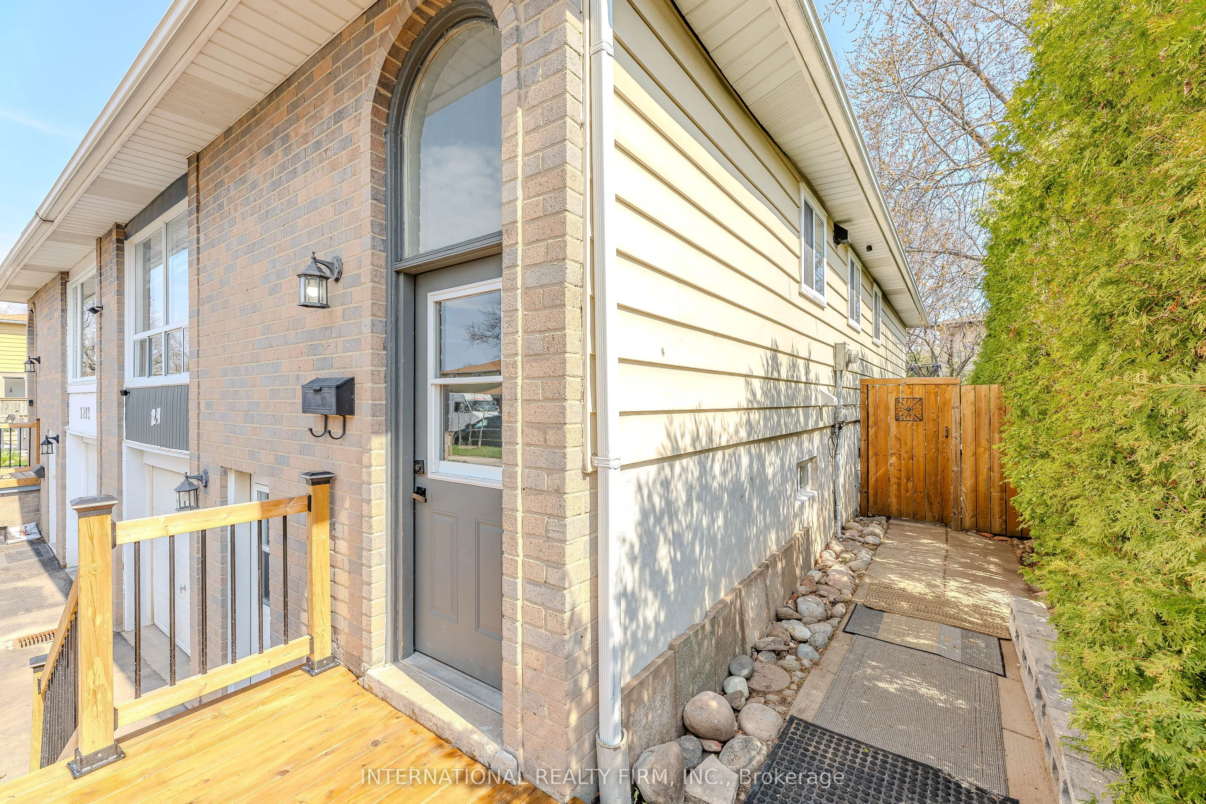 1291 Consort Crescent