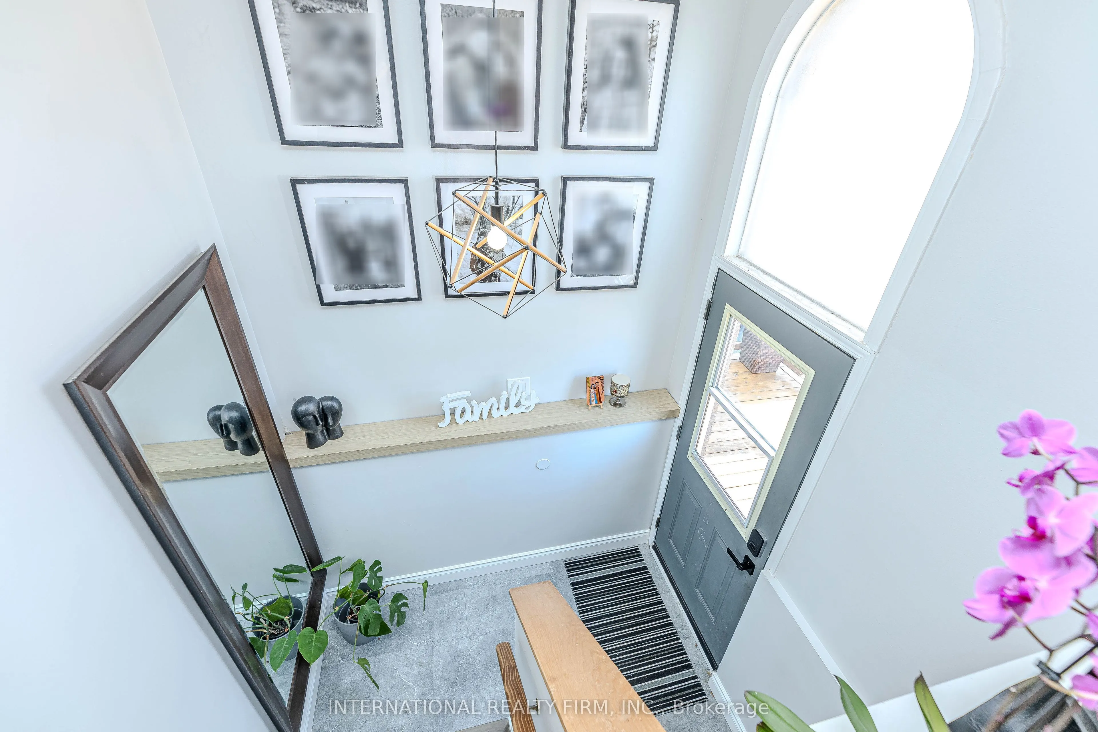 1291 Consort Crescent