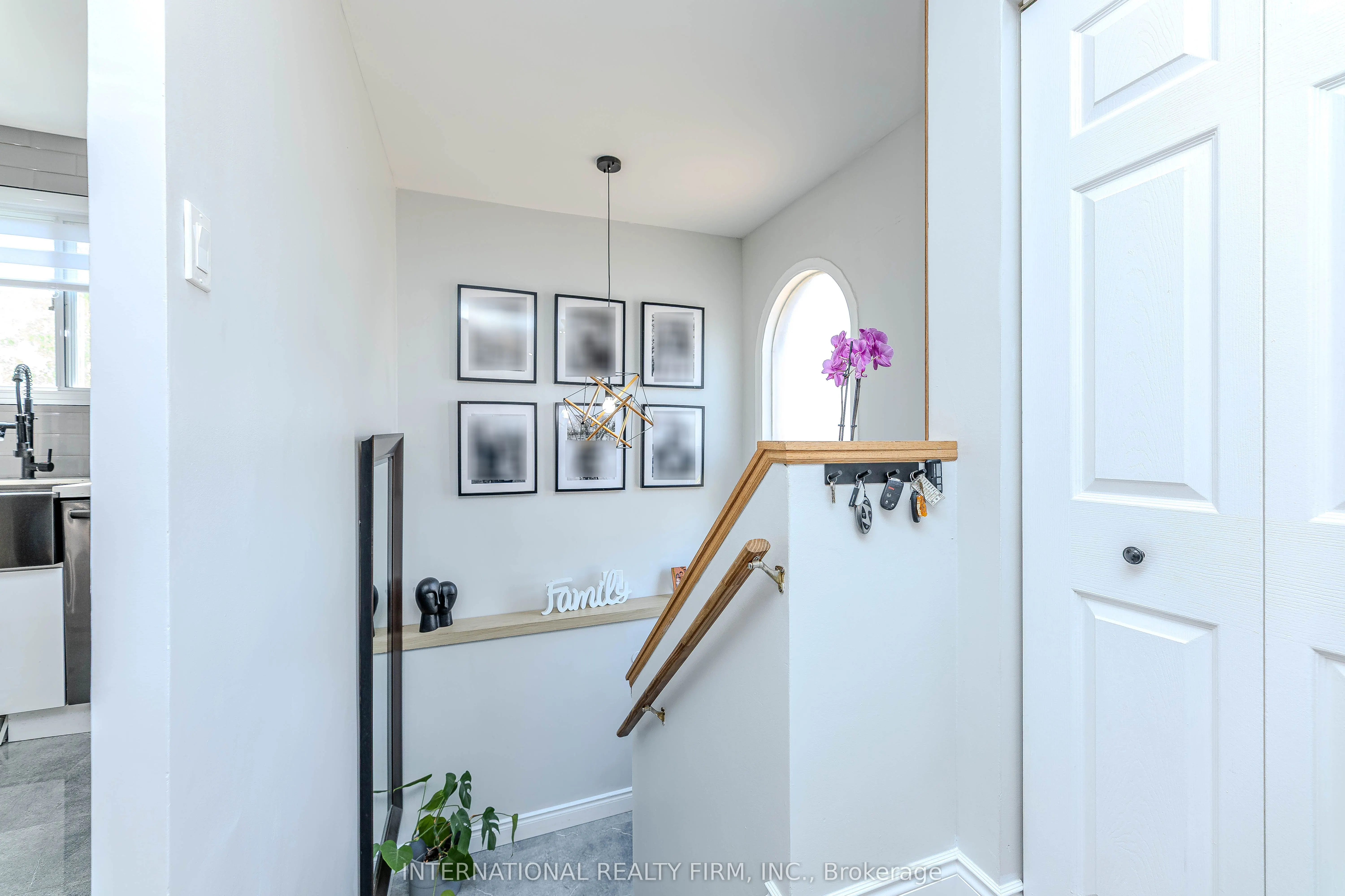 1291 Consort Crescent