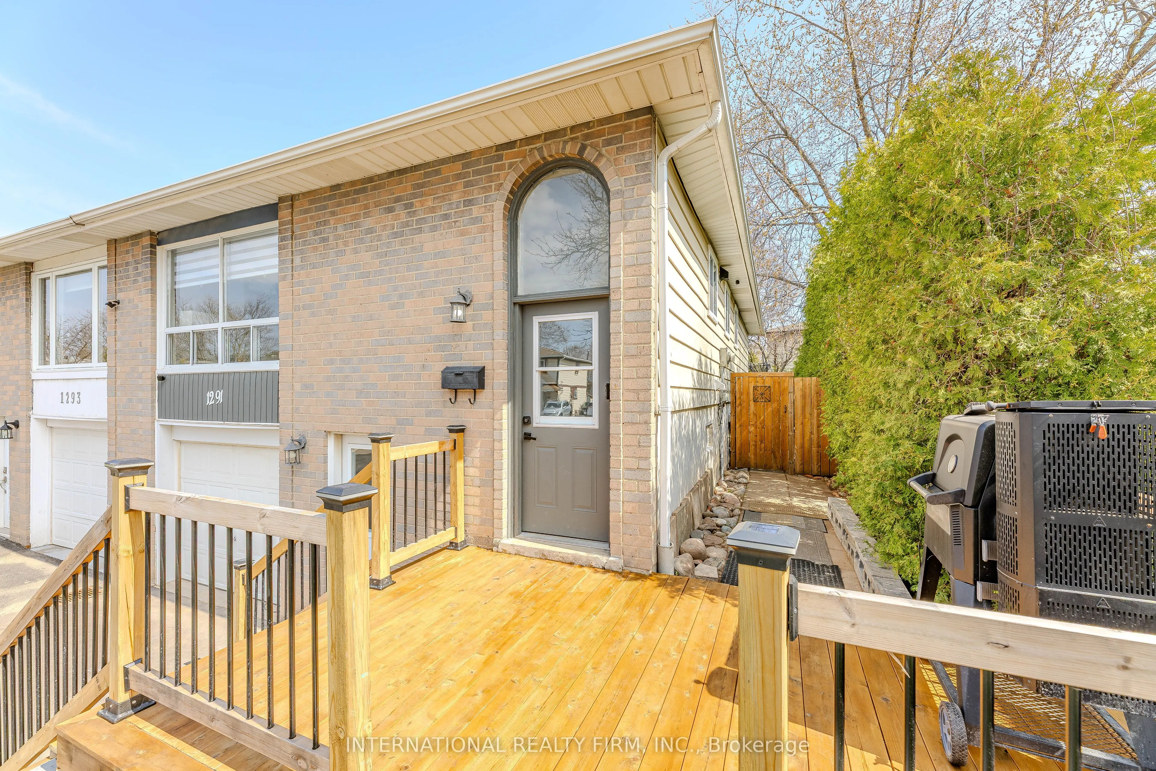 1291 Consort Crescent