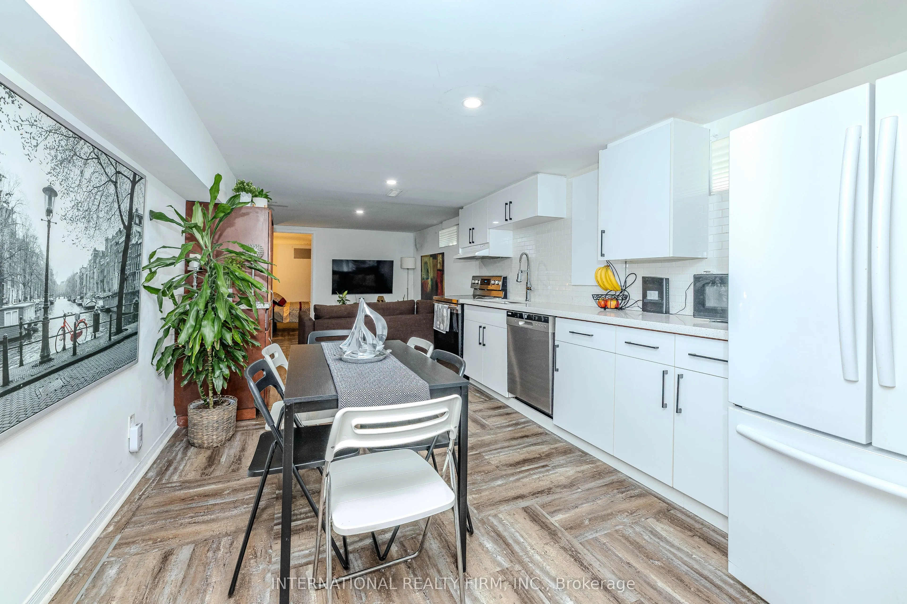 1291 Consort Crescent