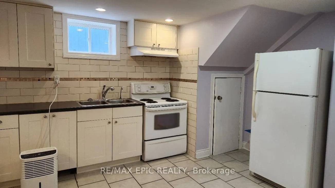 3389 Kelowna Court