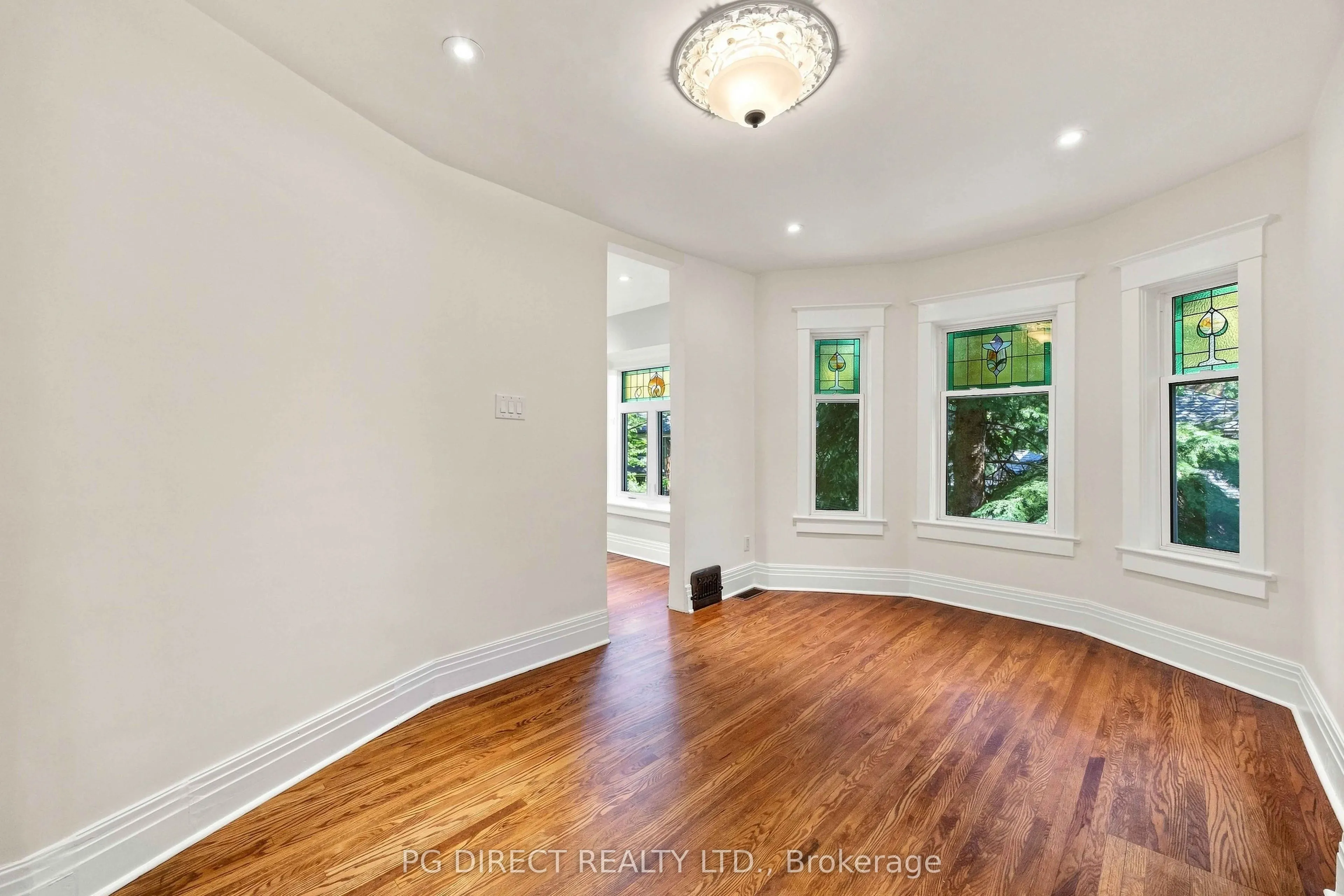 13 Evelyn Crescent