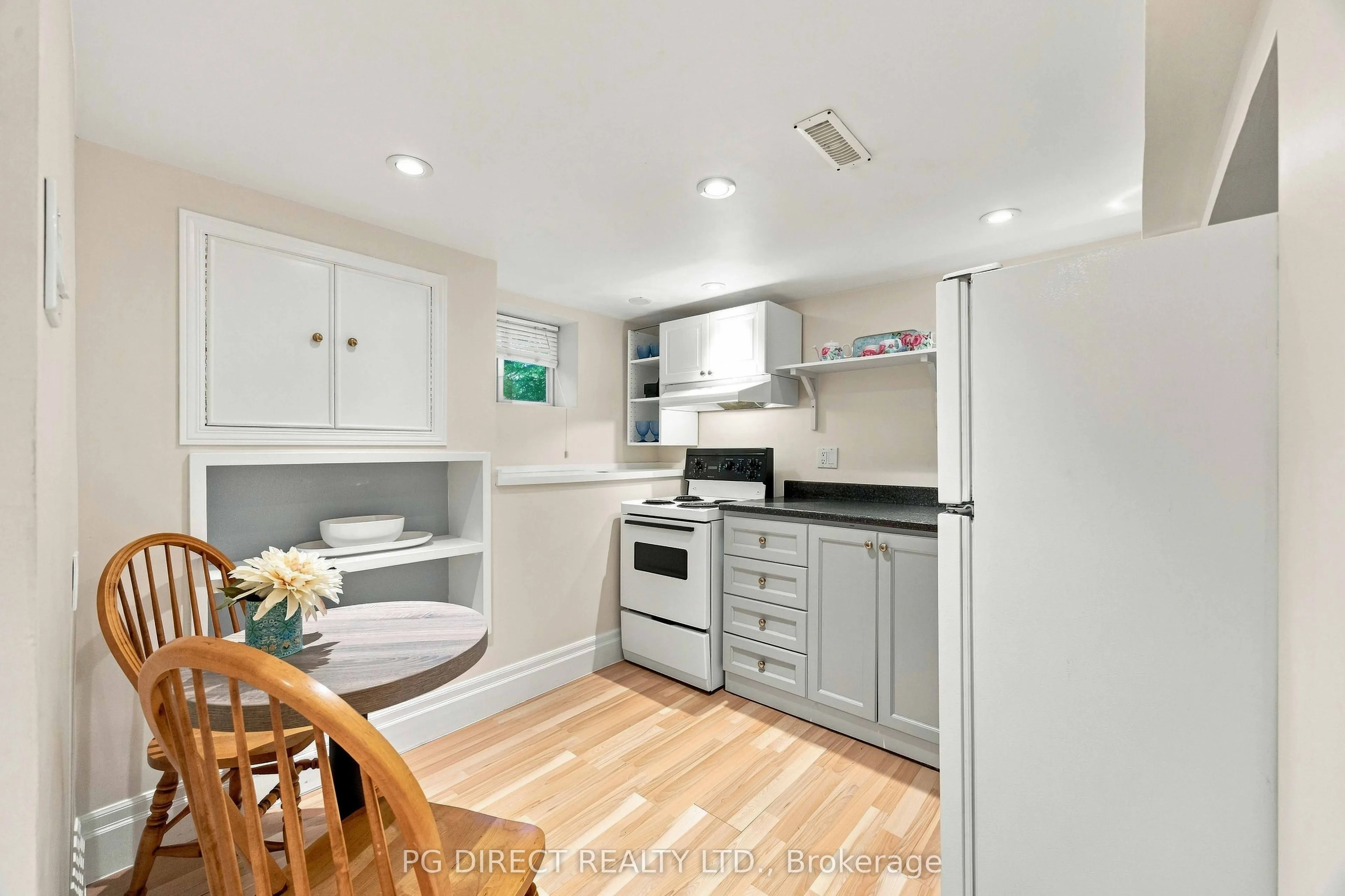 13 Evelyn Crescent