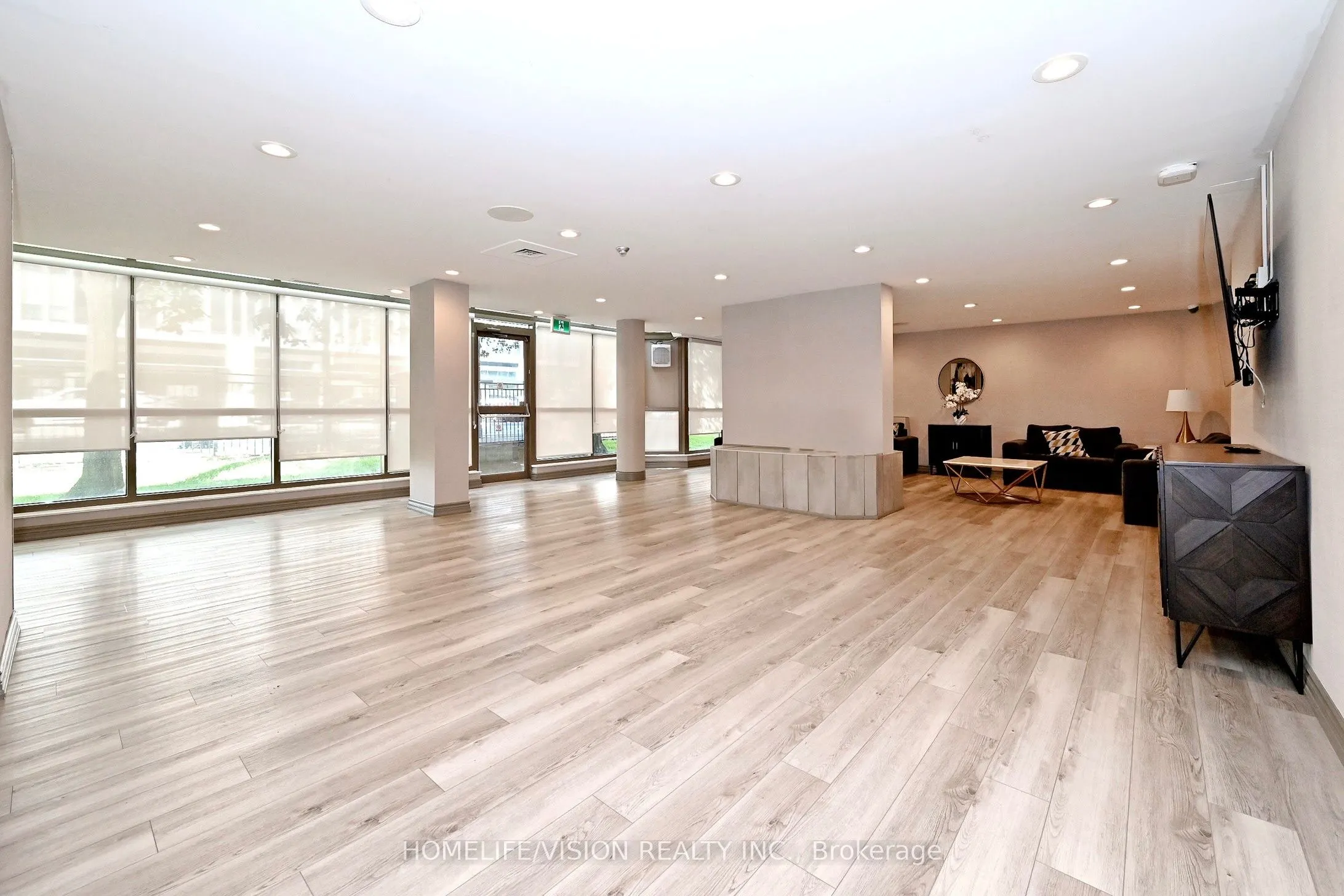 330 Rathburn Road W #306