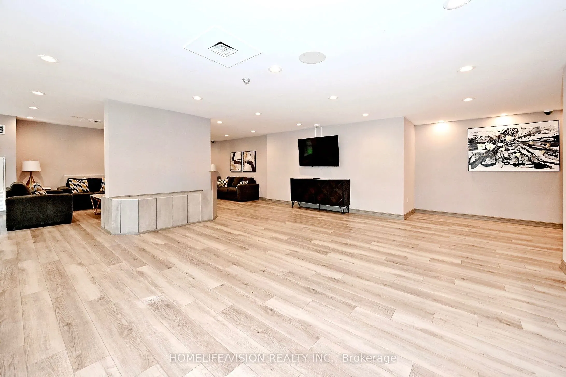 330 Rathburn Road W #306