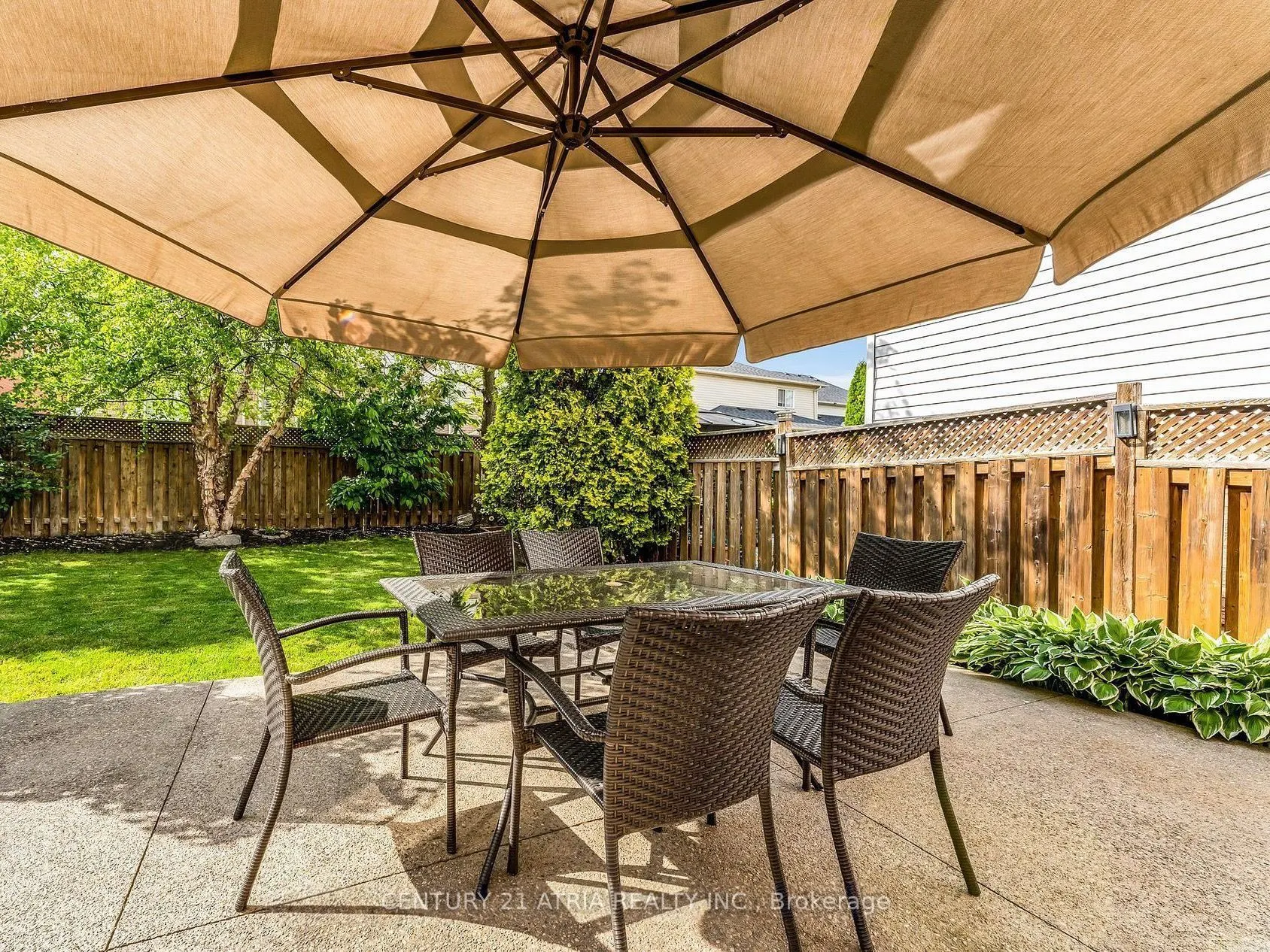 214 Ellis Crescent