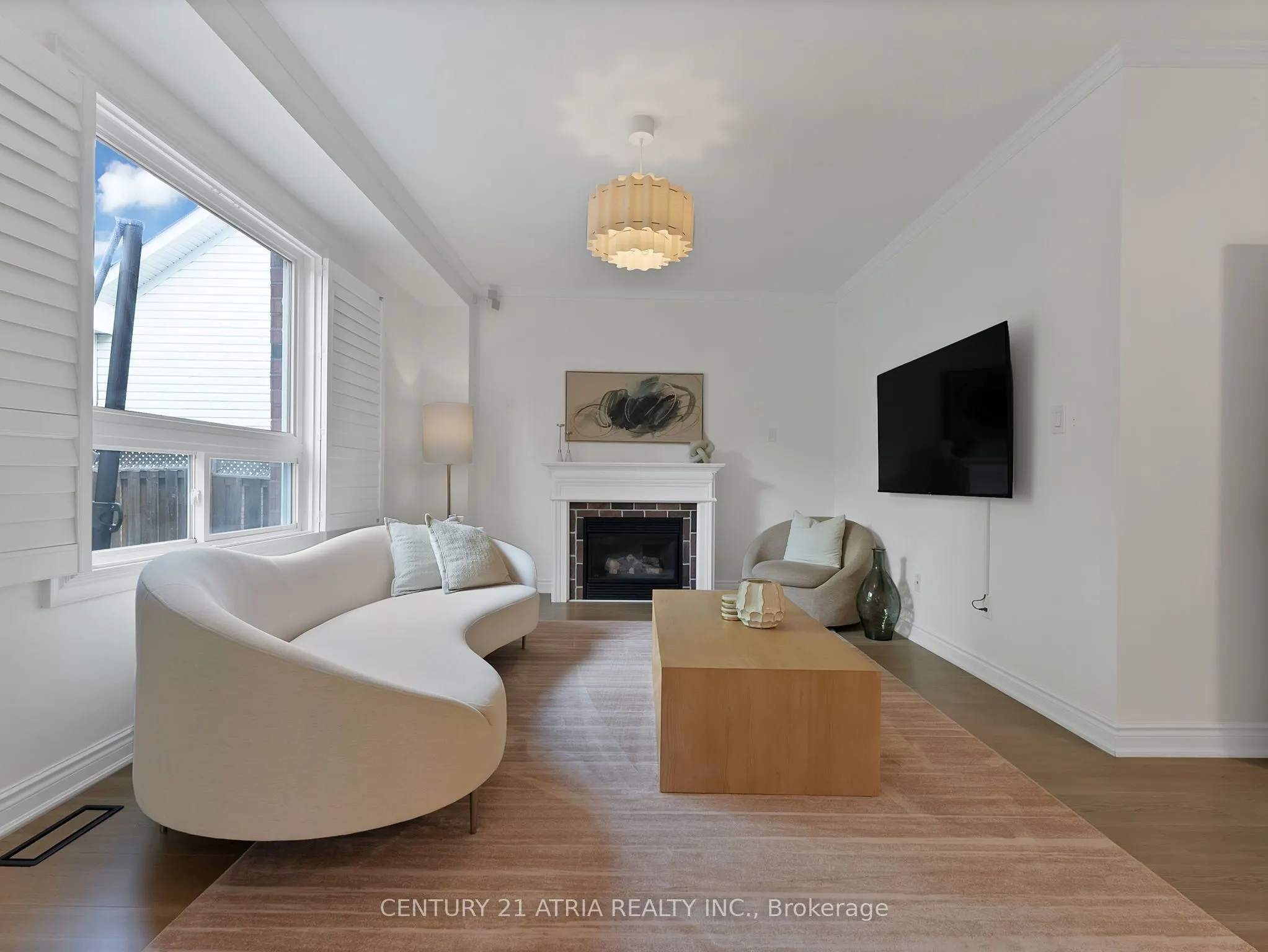 214 Ellis Crescent