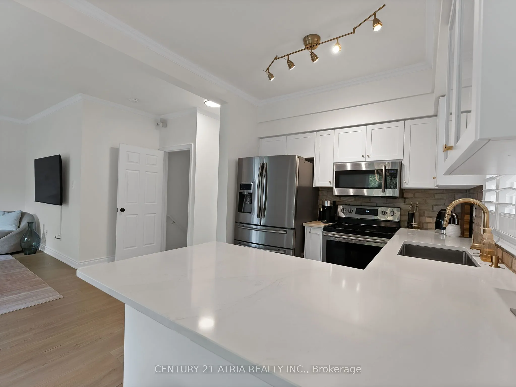 214 Ellis Crescent