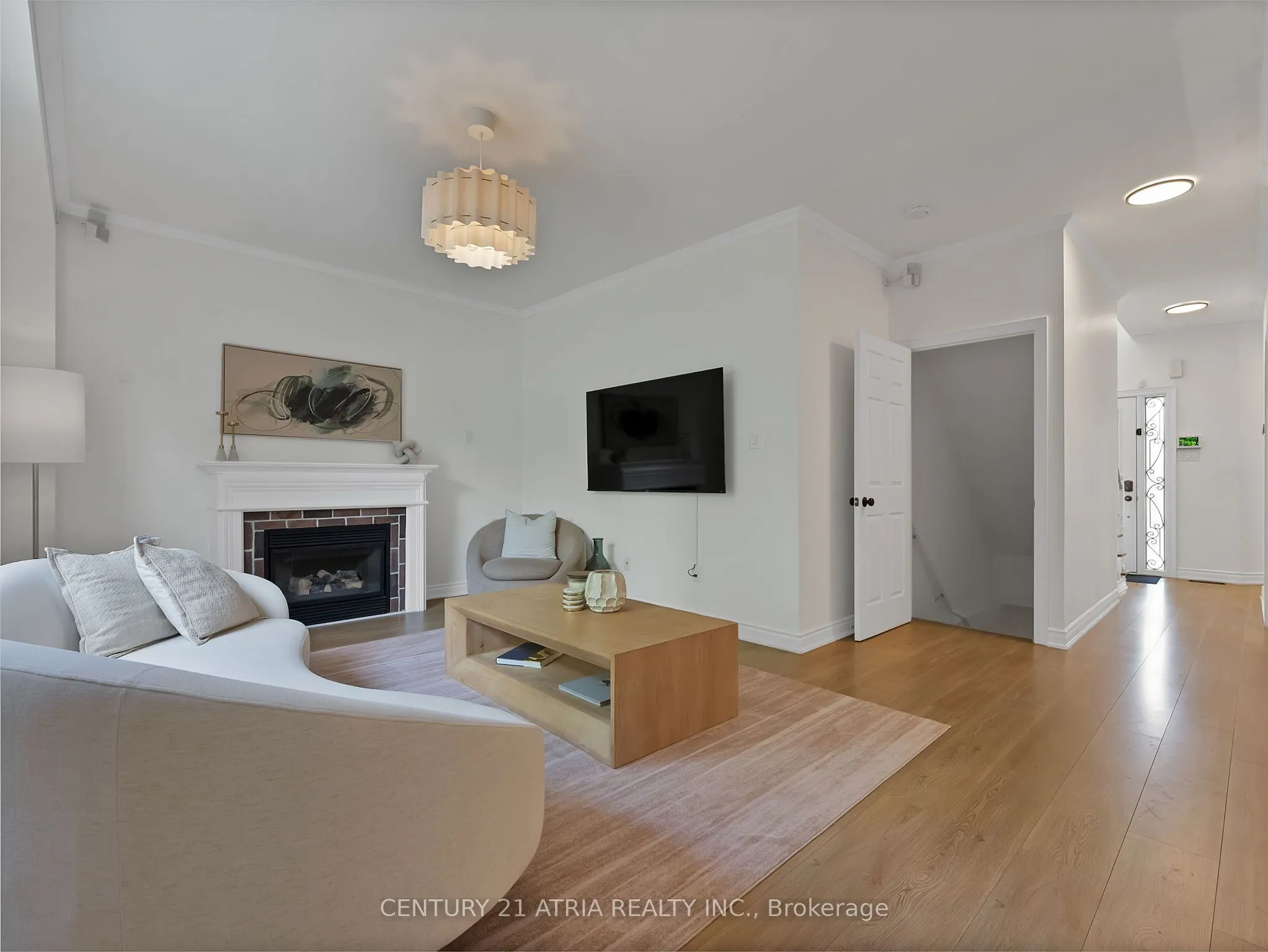 214 Ellis Crescent
