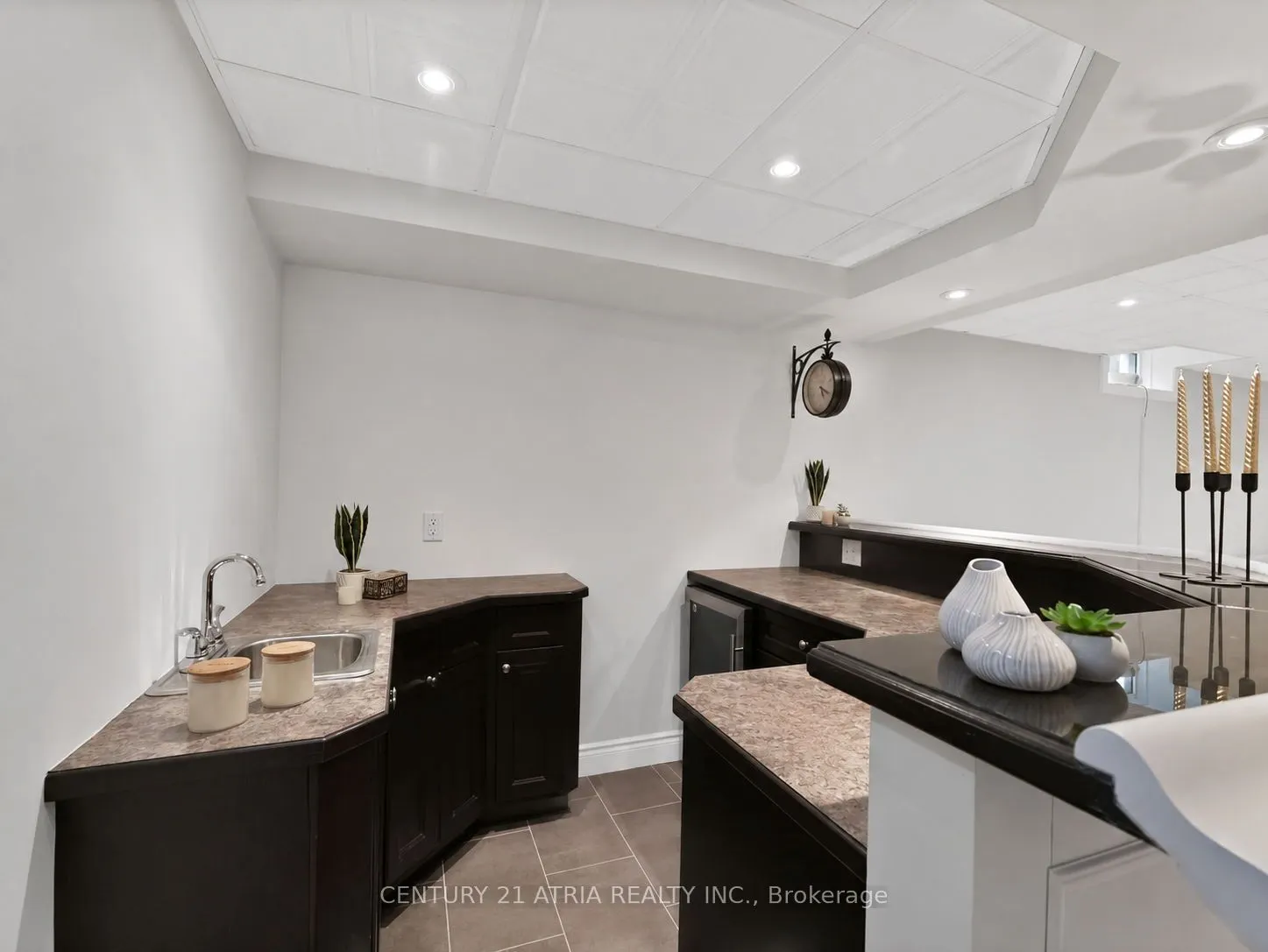 214 Ellis Crescent