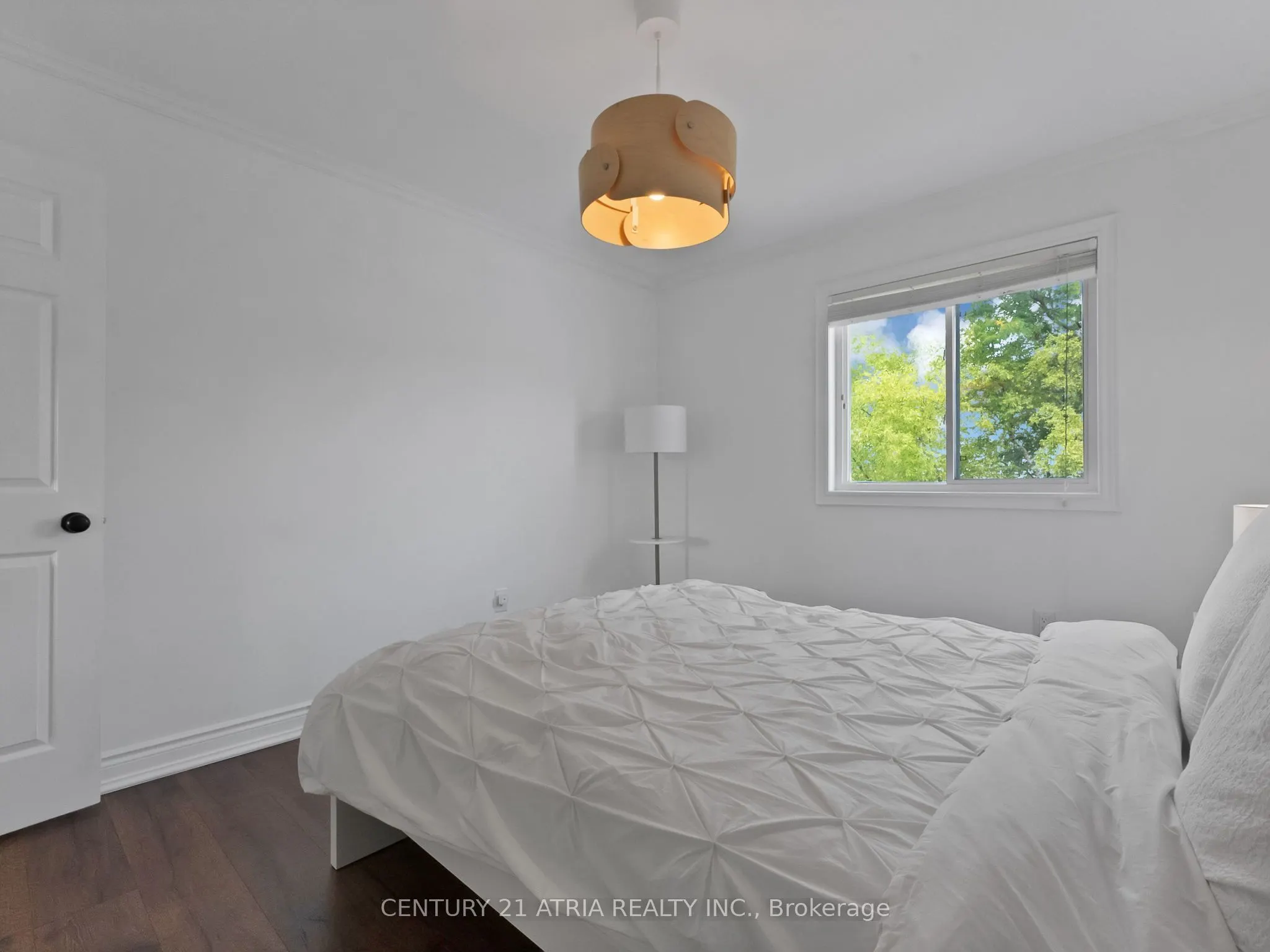 214 Ellis Crescent