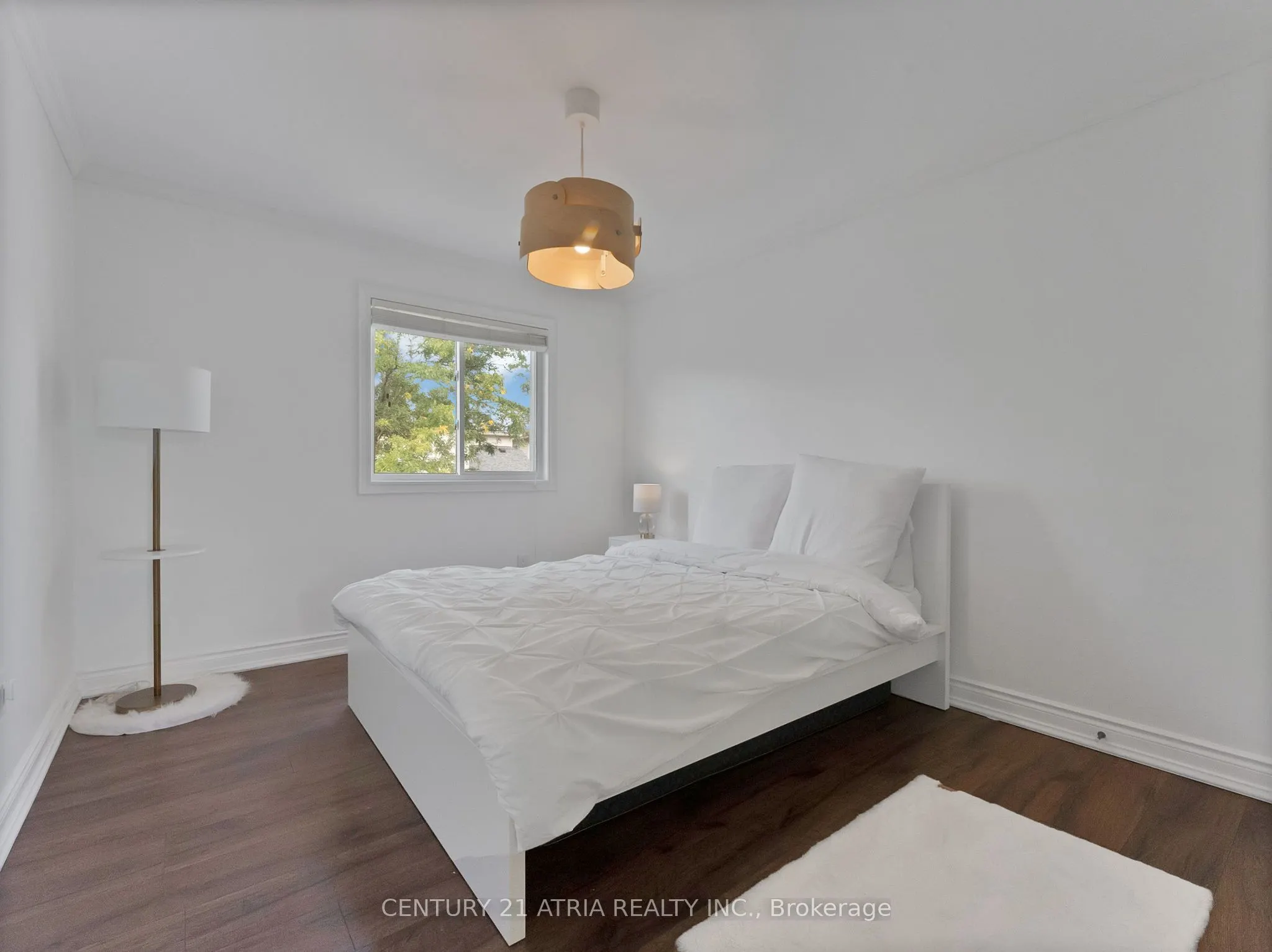 214 Ellis Crescent