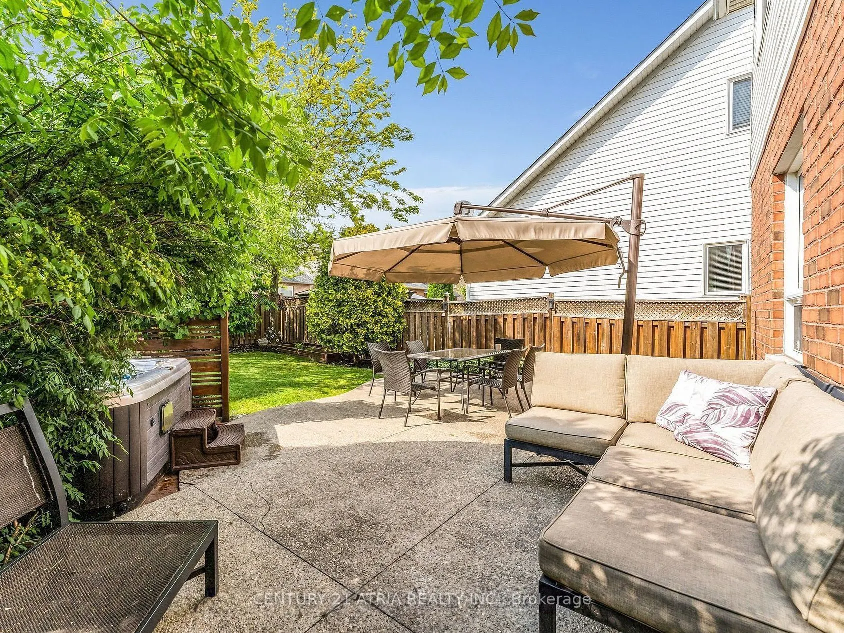 214 Ellis Crescent