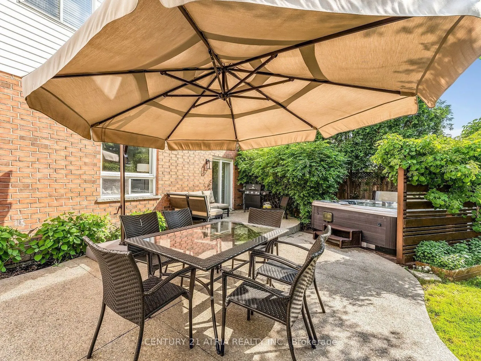 214 Ellis Crescent