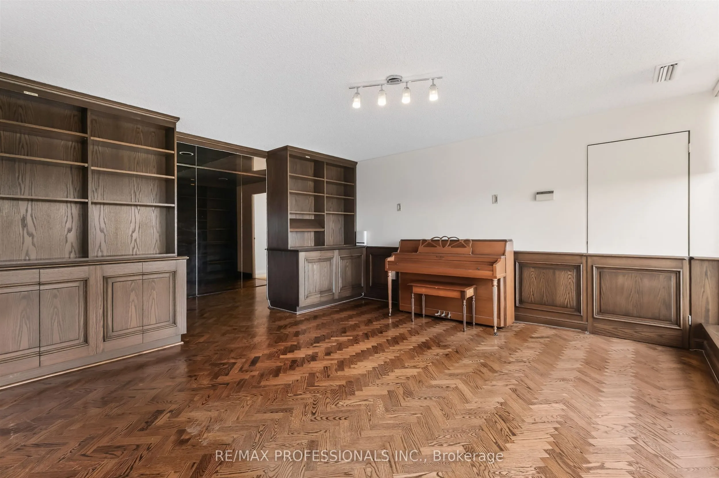 1400 Dixie Road #2205