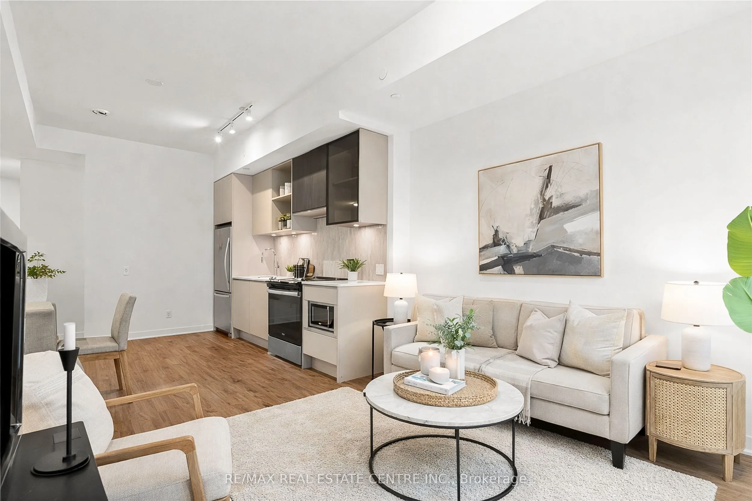 405 Dundas Street W #316