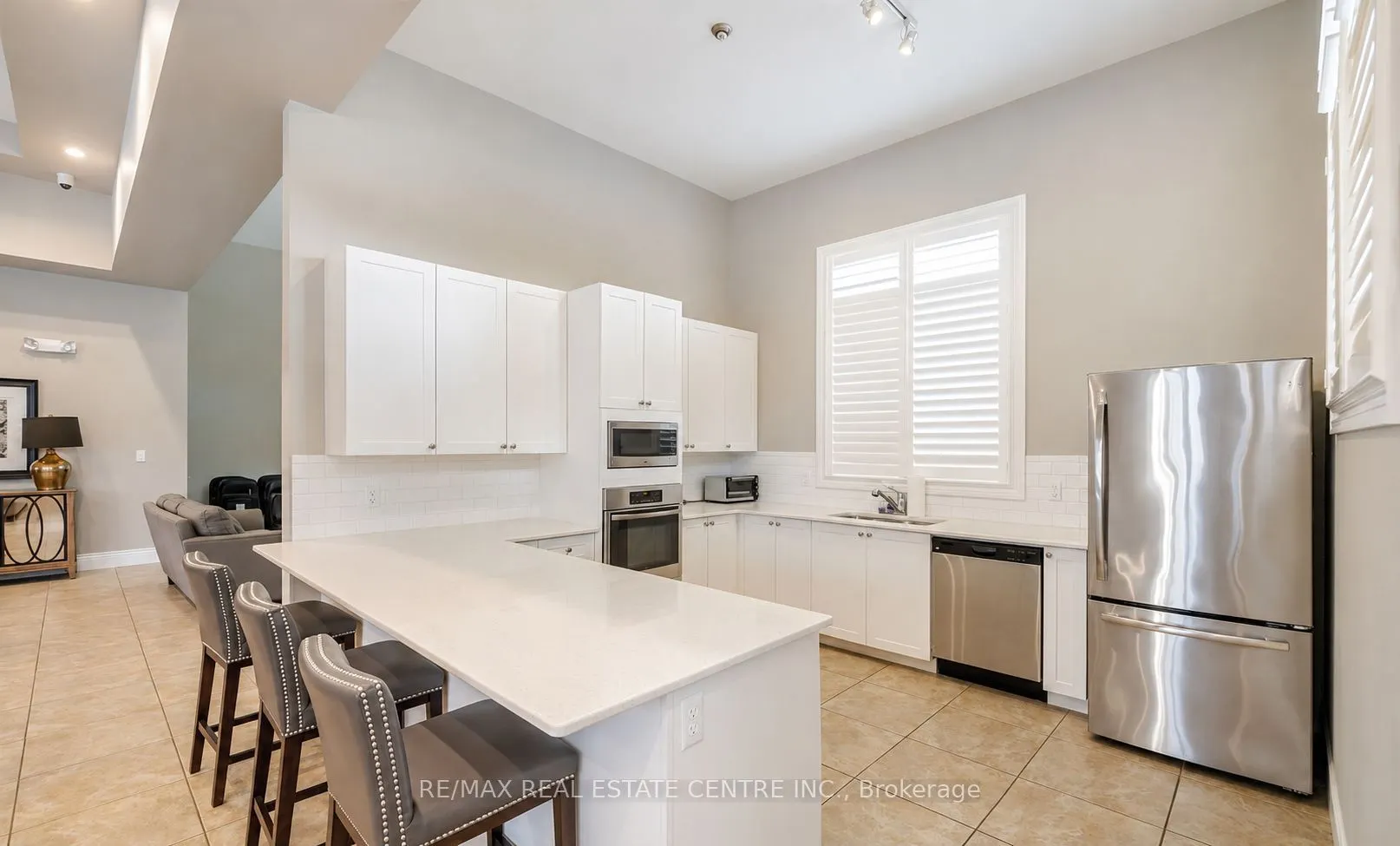 1460 Main Street E #412
