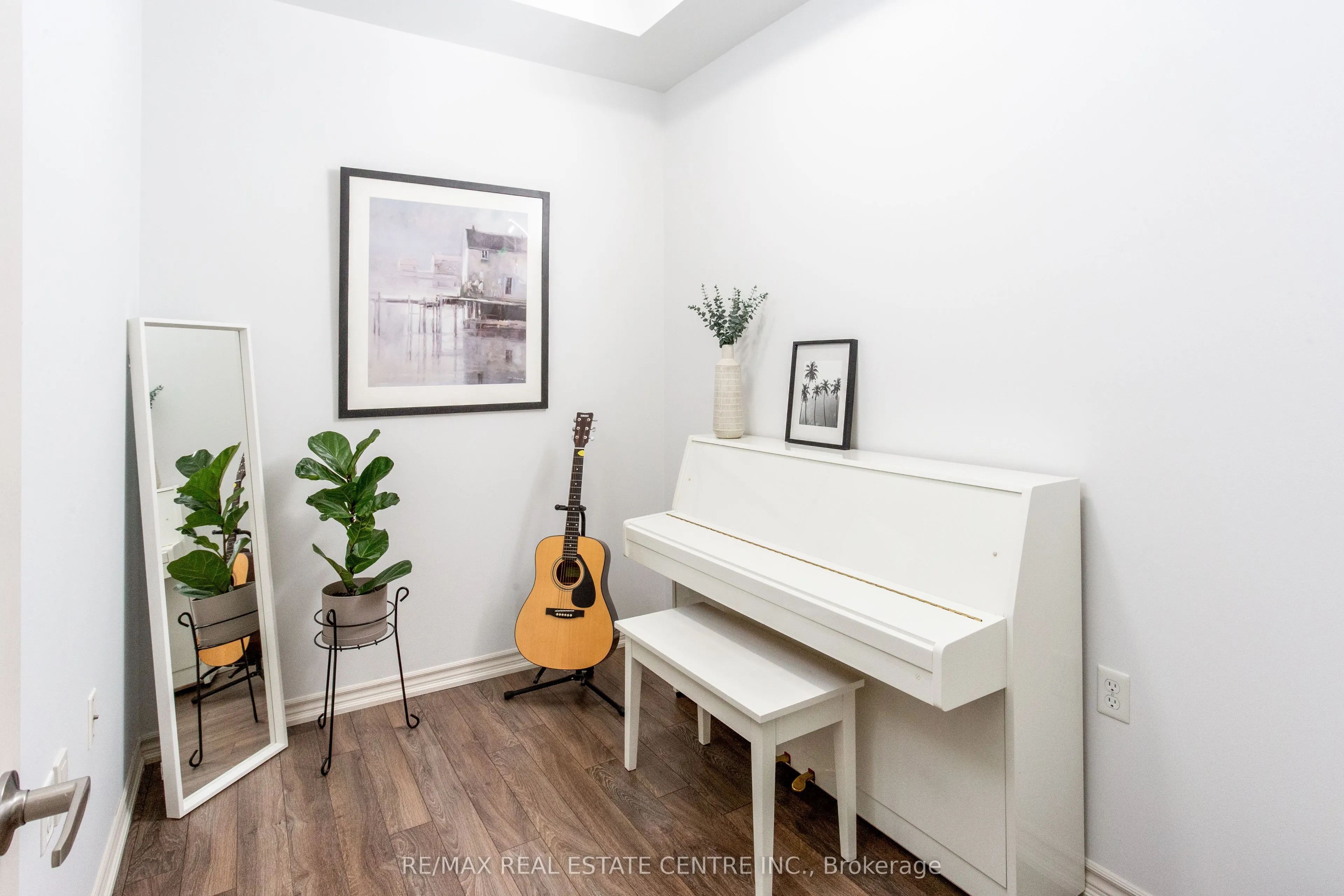 1460 Main Street E #412