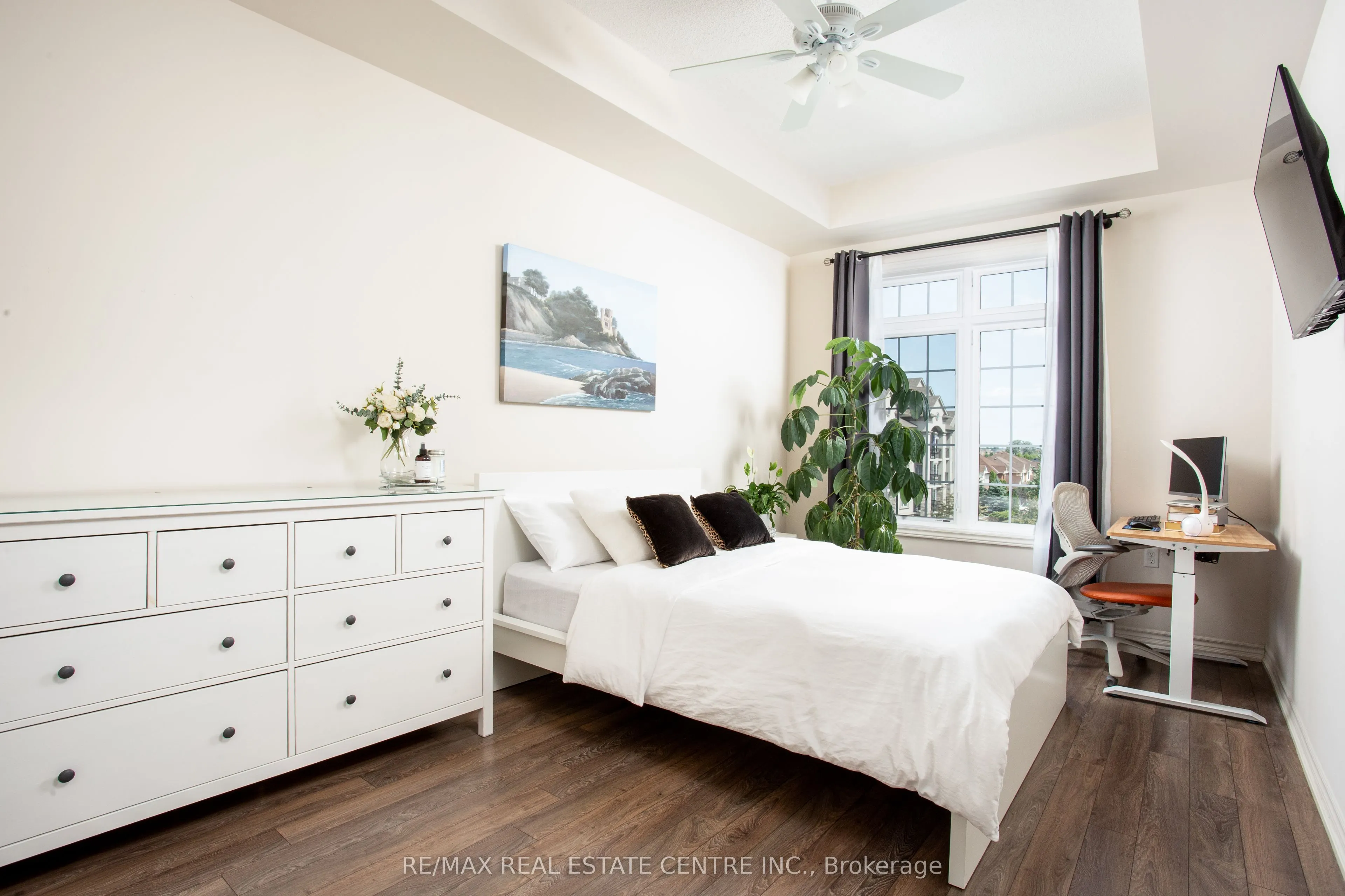 1460 Main Street E #412