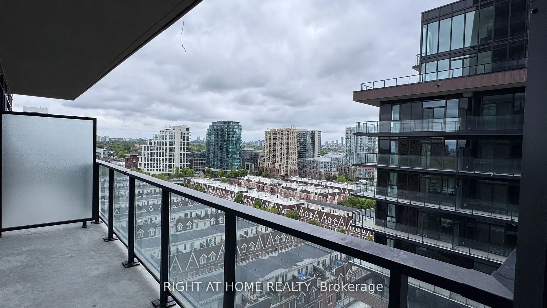 285 Dufferin Street #1027
