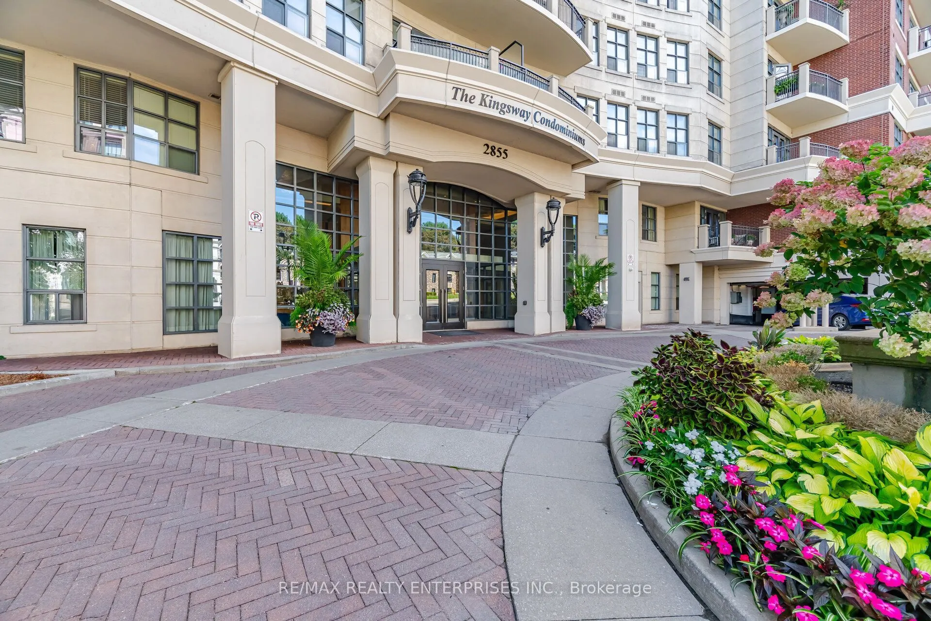 2855 Bloor Street W #103