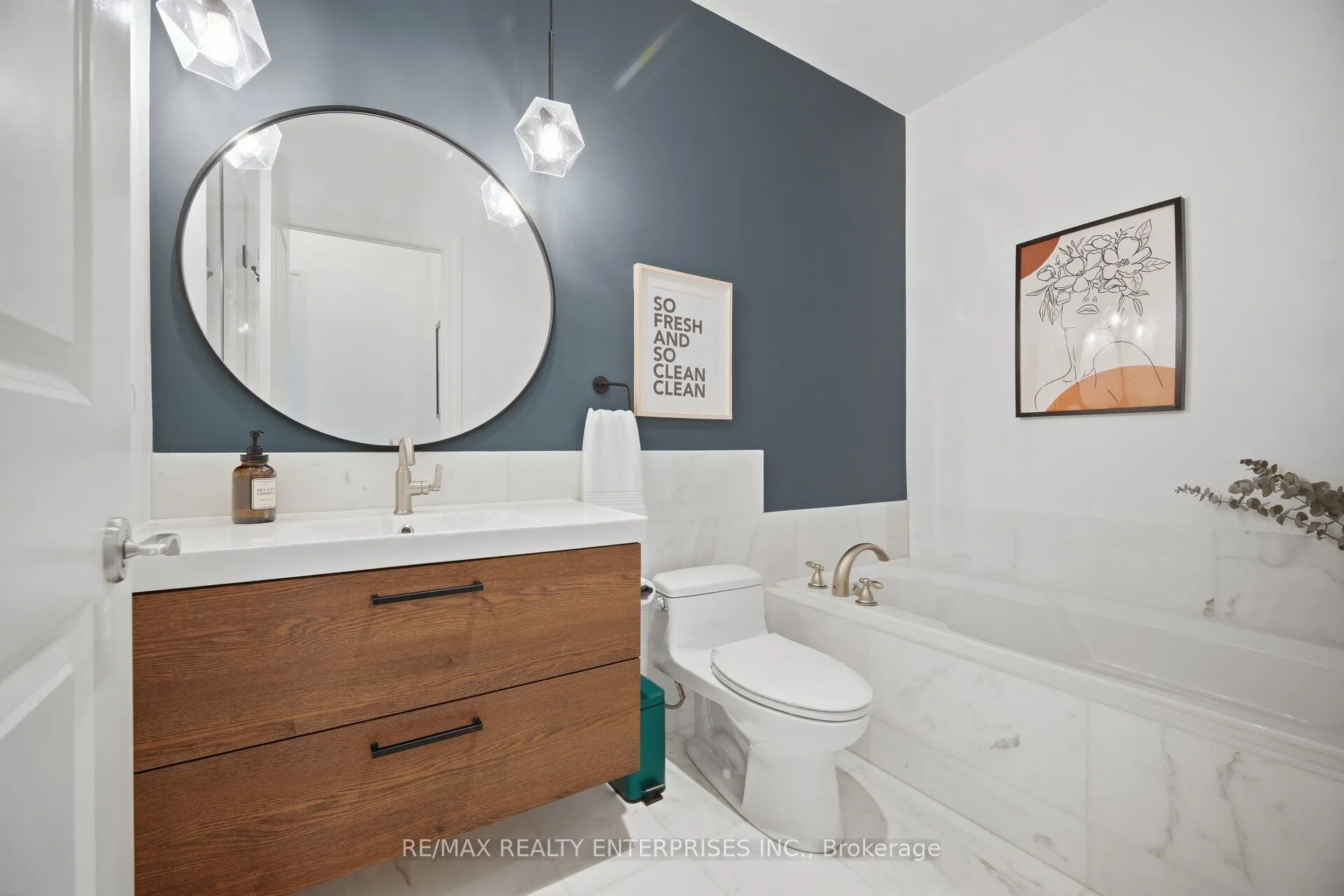 2855 Bloor Street W #103