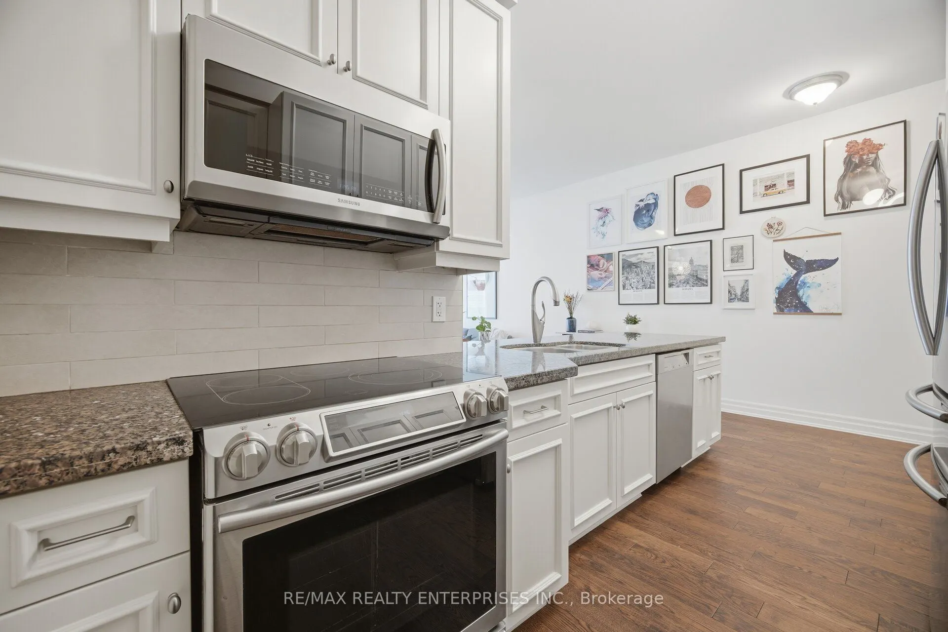 2855 Bloor Street W #103