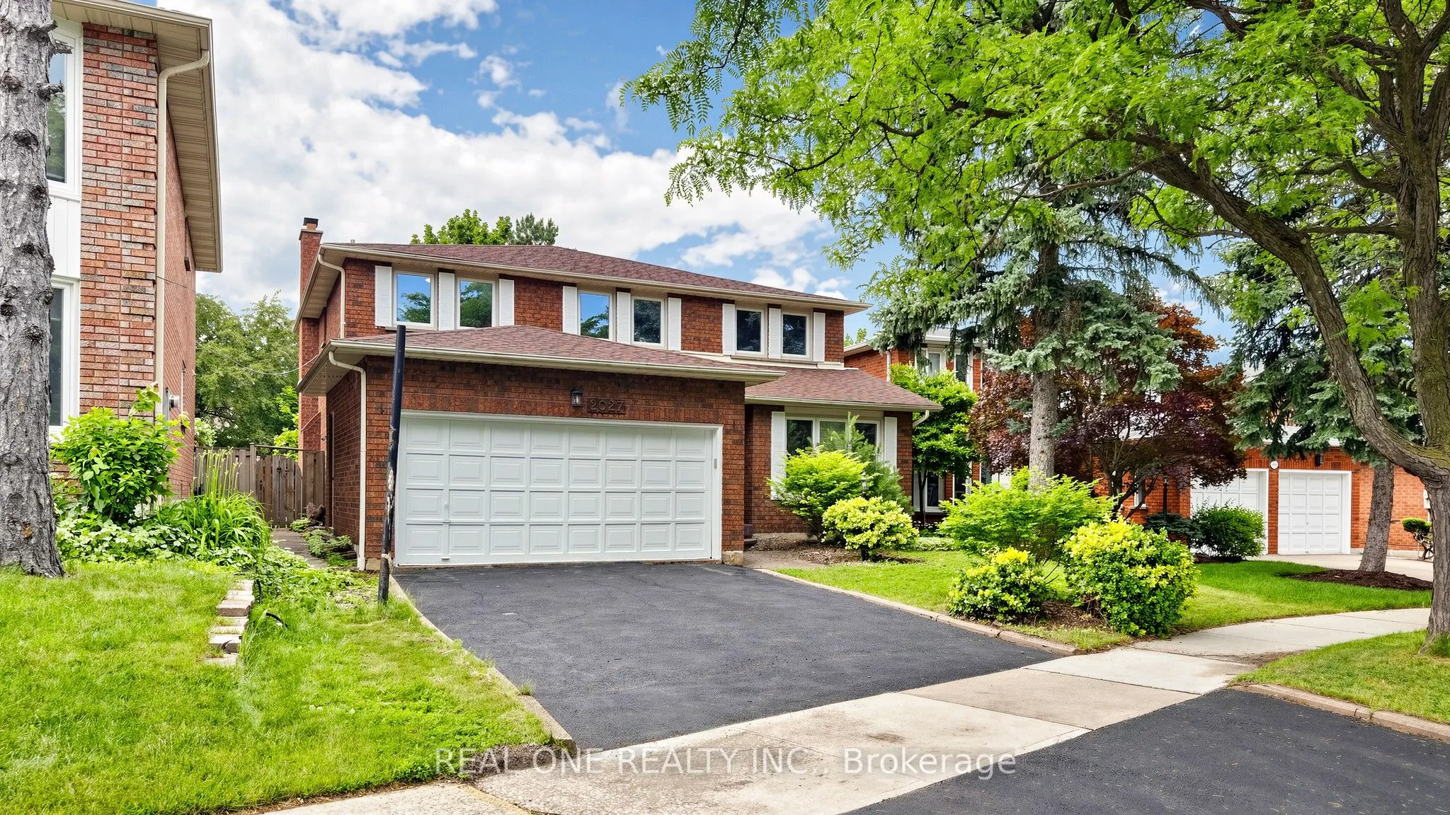 2027 Roy Ivor Crescent