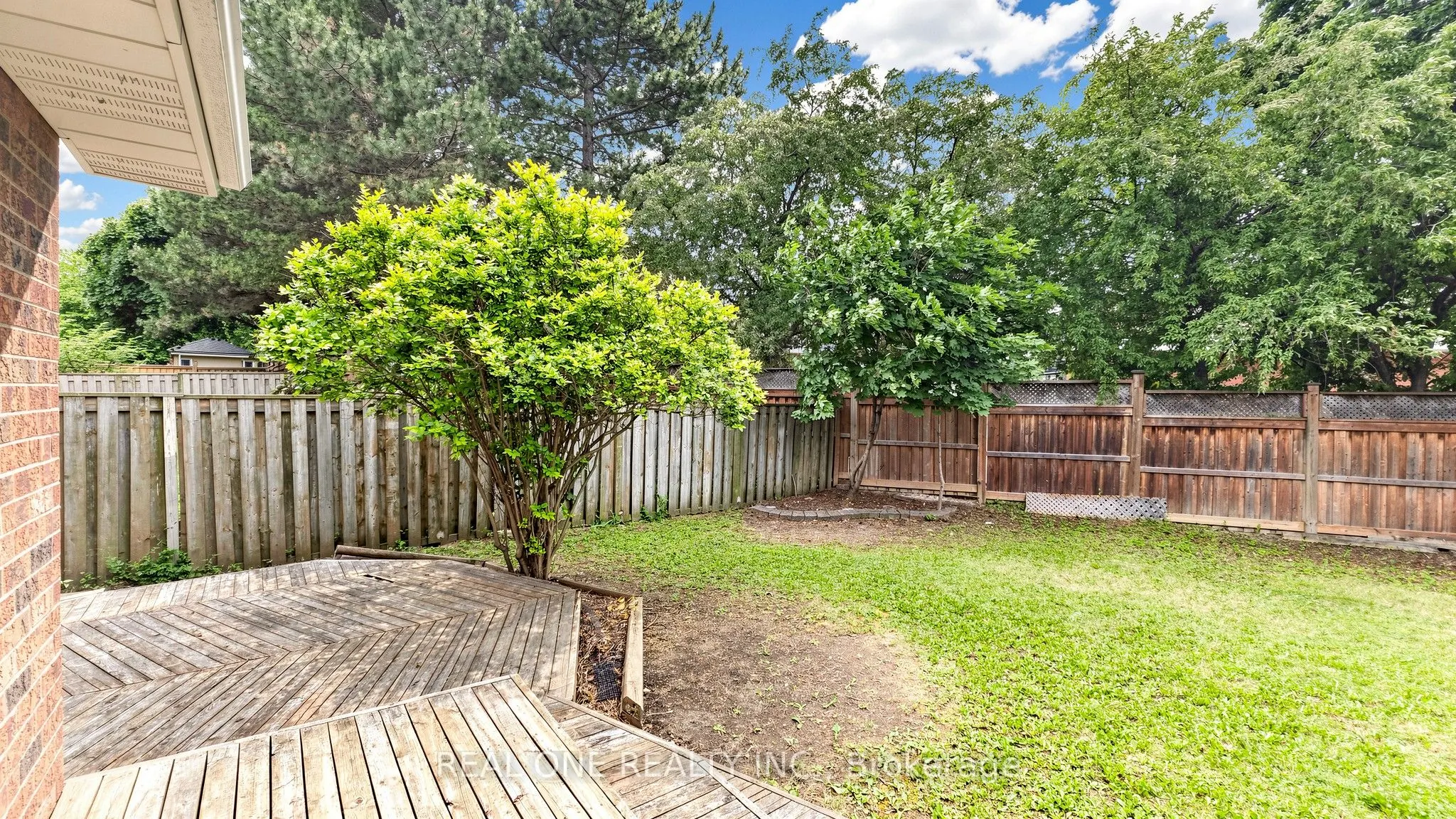 2027 Roy Ivor Crescent