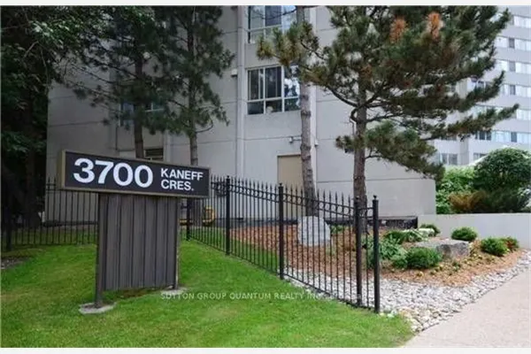 3700 Kaneff Crescent