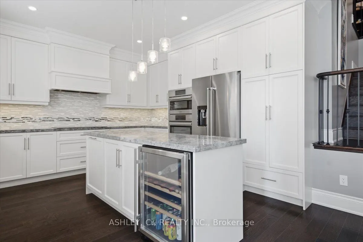 2177 Vineland Crescent