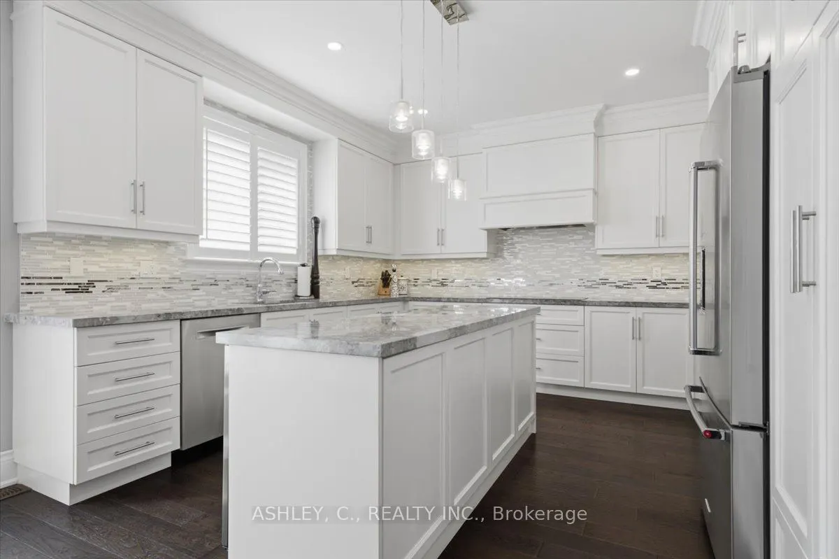 2177 Vineland Crescent