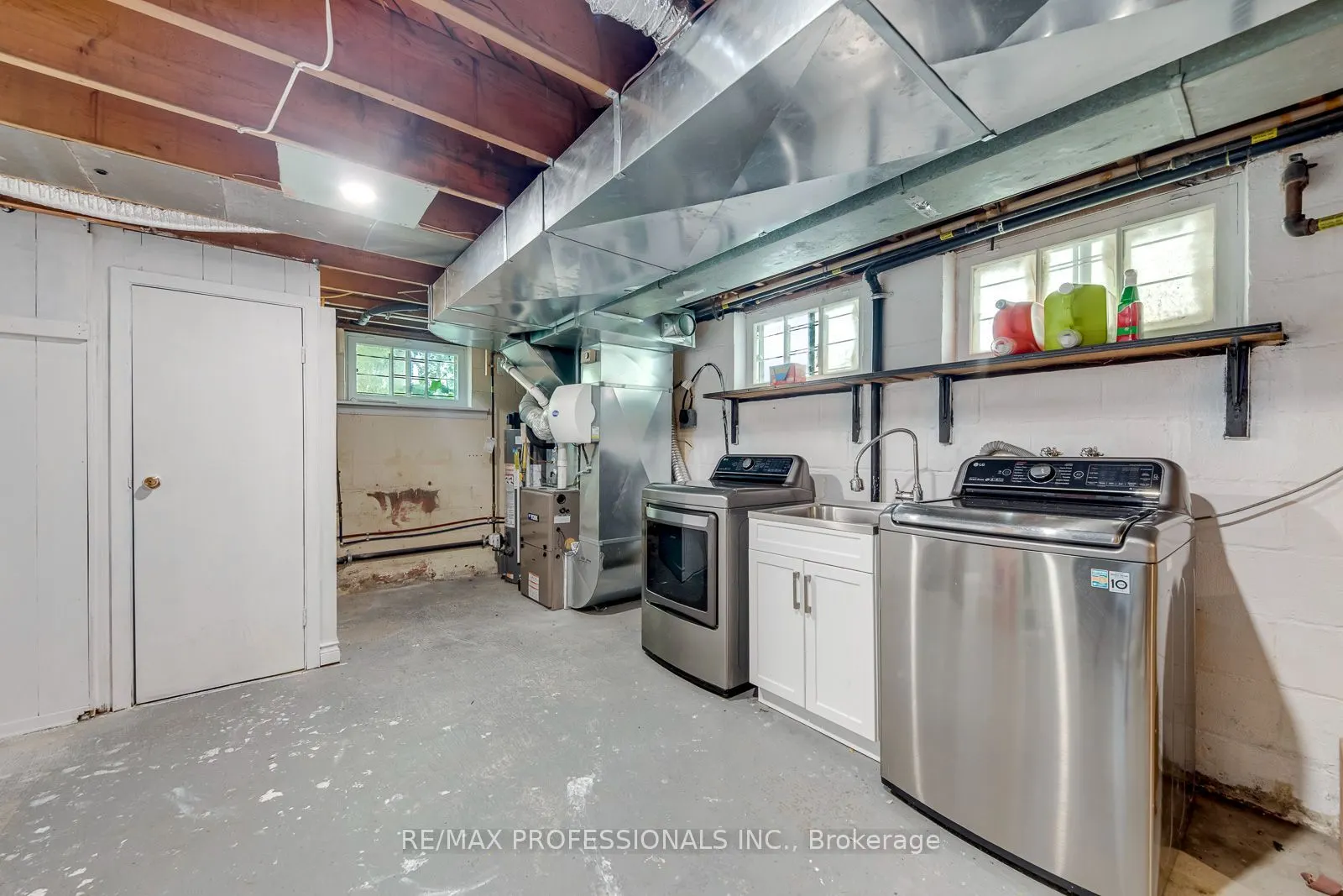 37 Mclaughlin Road N
