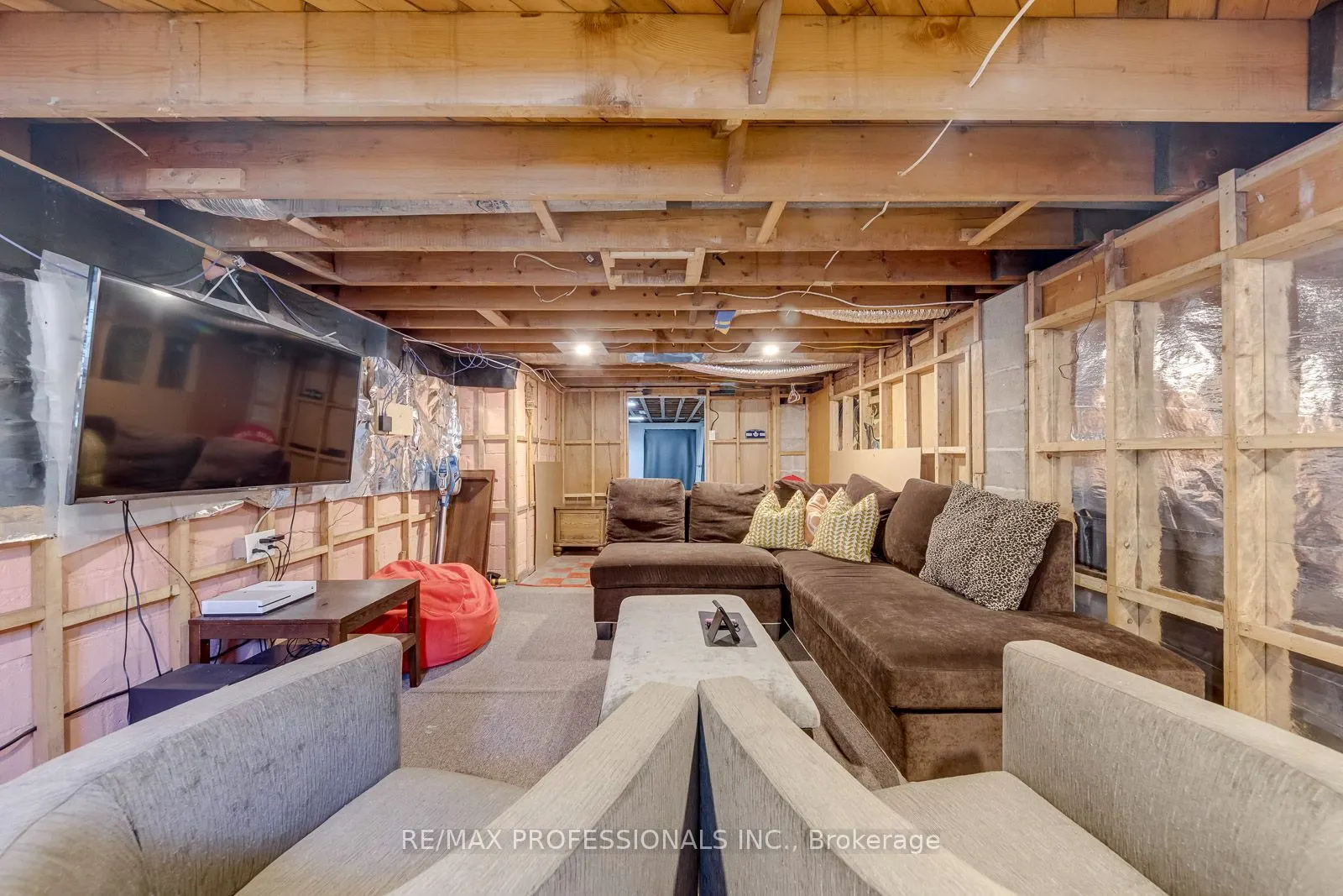 37 Mclaughlin Road N