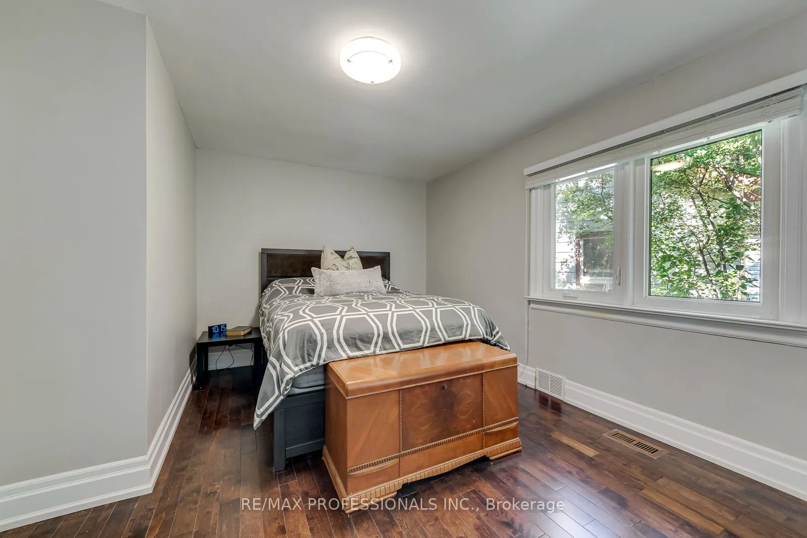 37 Mclaughlin Road N