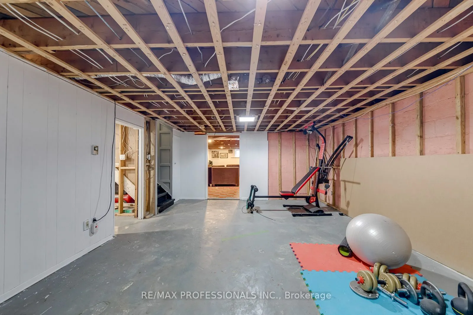 37 Mclaughlin Road N