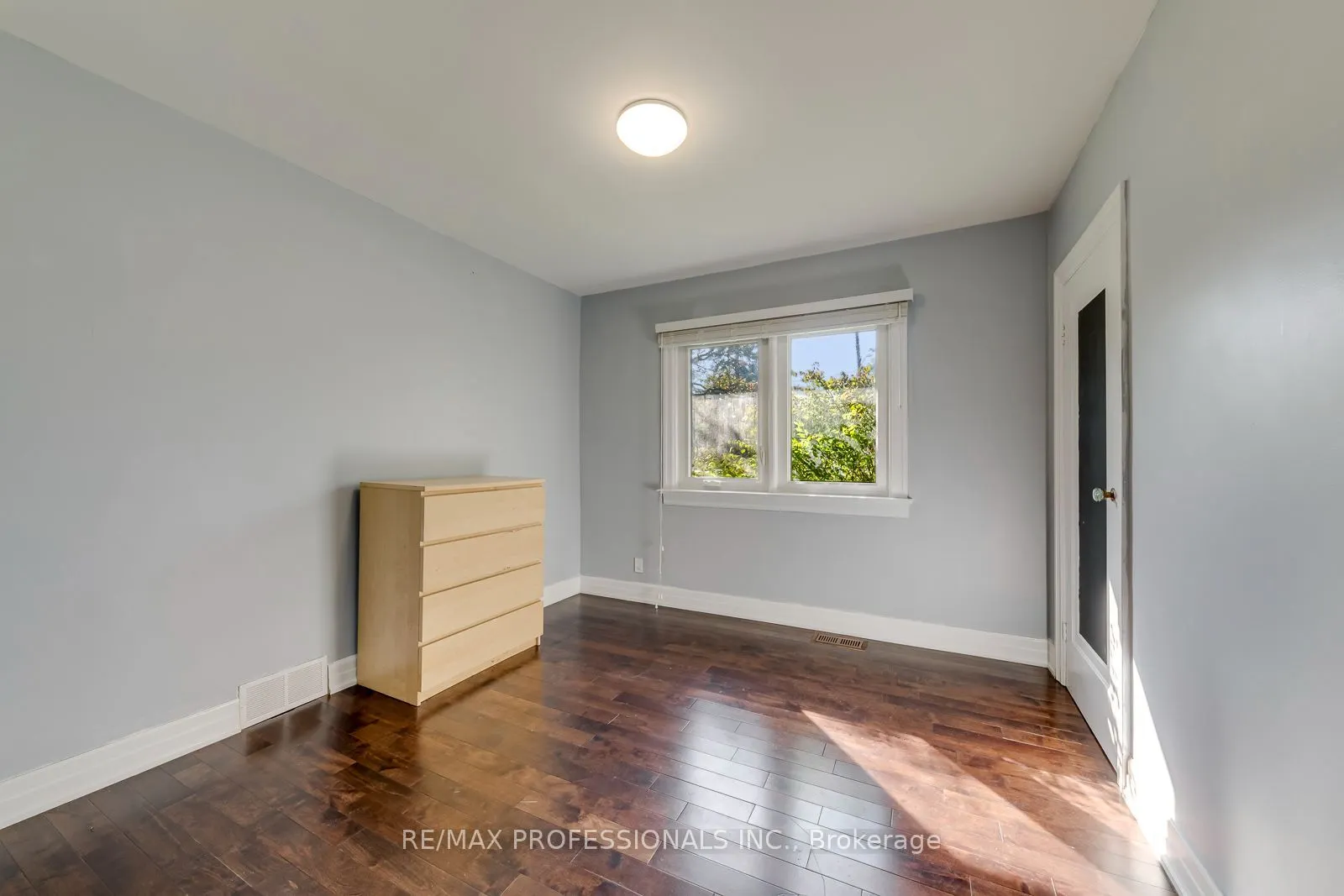 37 Mclaughlin Road N