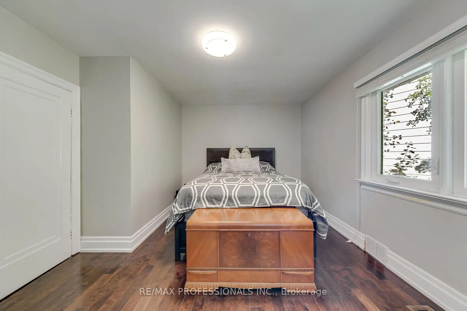 37 Mclaughlin Road N