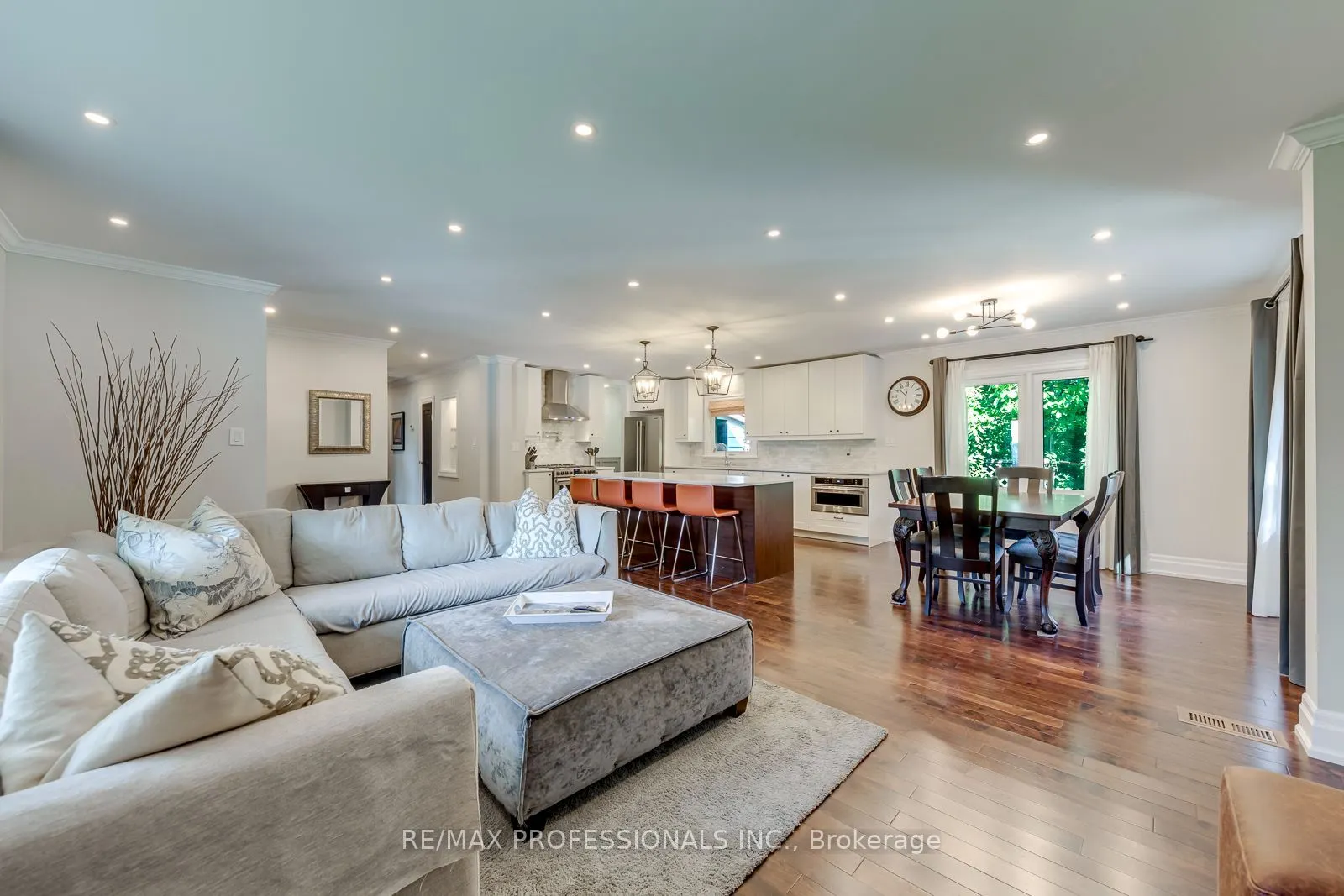 37 Mclaughlin Road N
