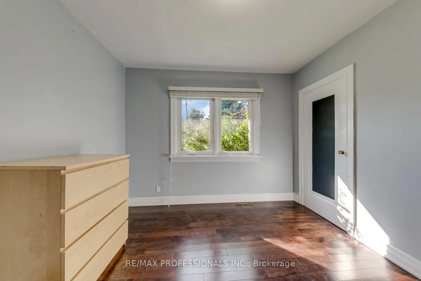 37 Mclaughlin Road N