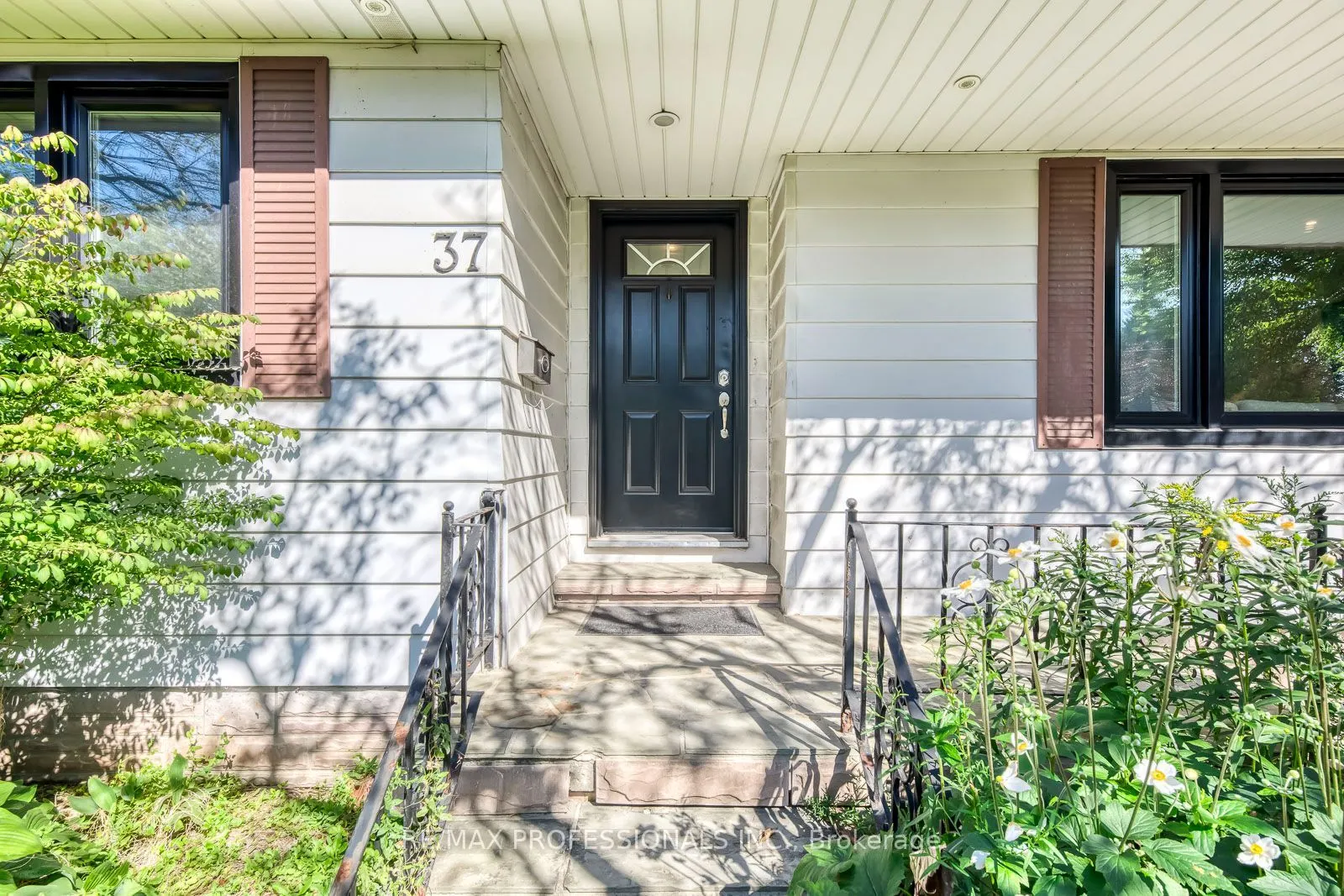 37 Mclaughlin Road N