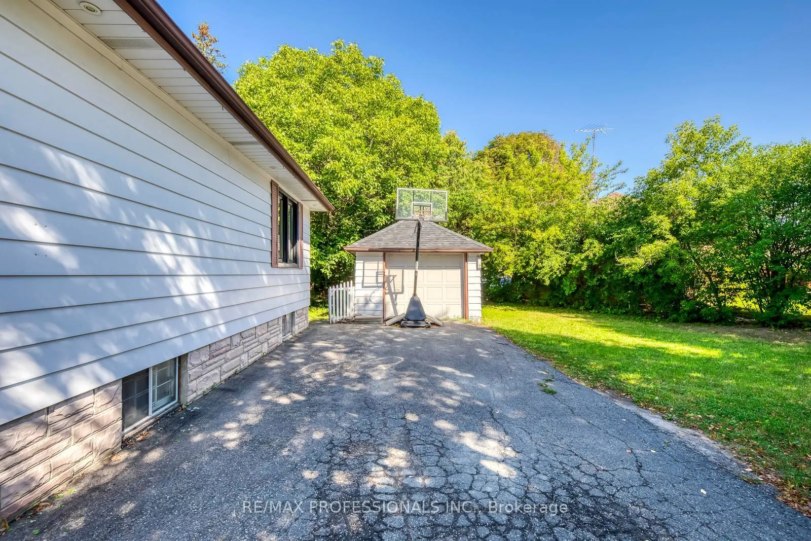 37 Mclaughlin Road N